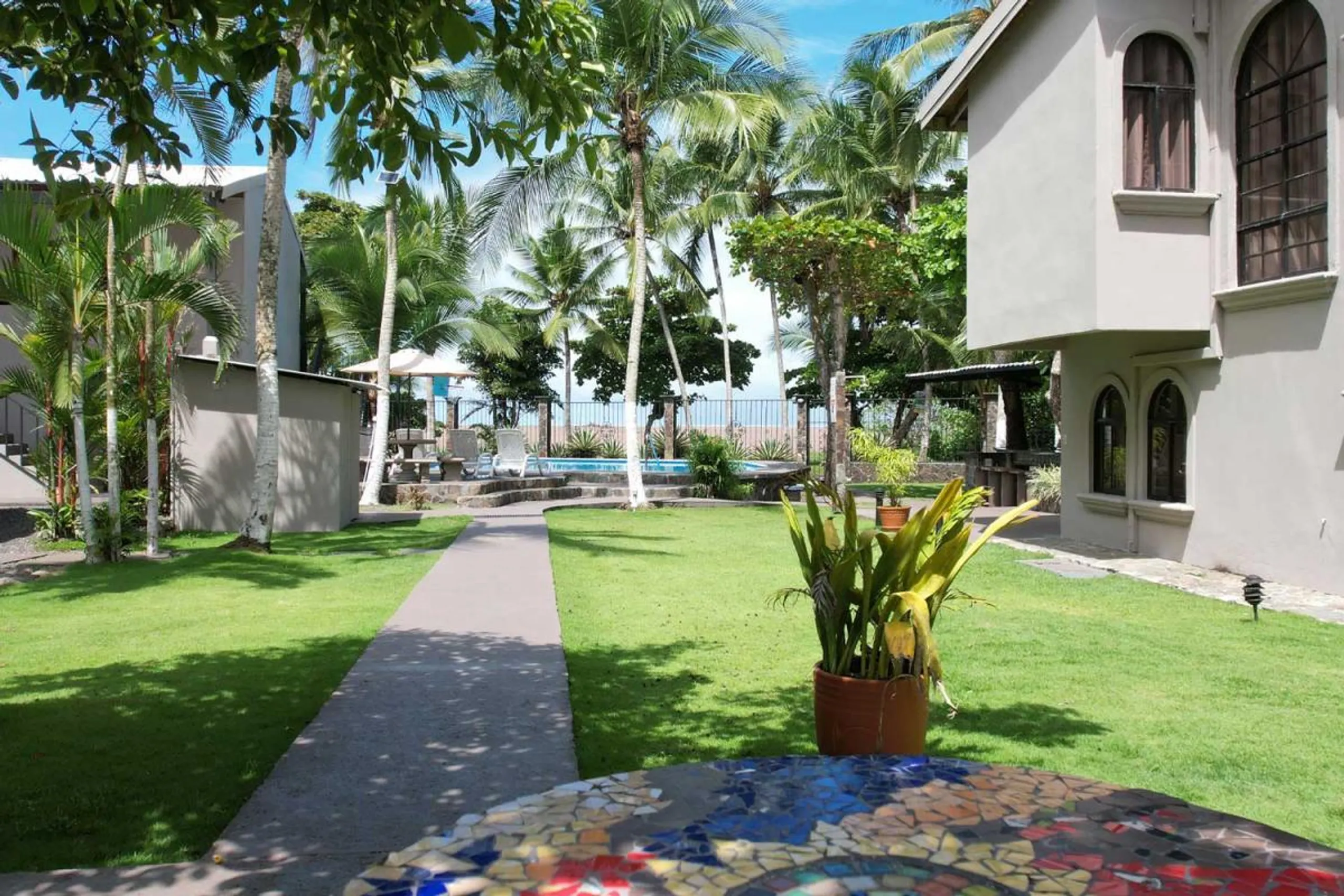 Exquisite 15-Bedroom Beachfront Villa in Costa Rica with Private Pool and Ocean Views — photograph 5