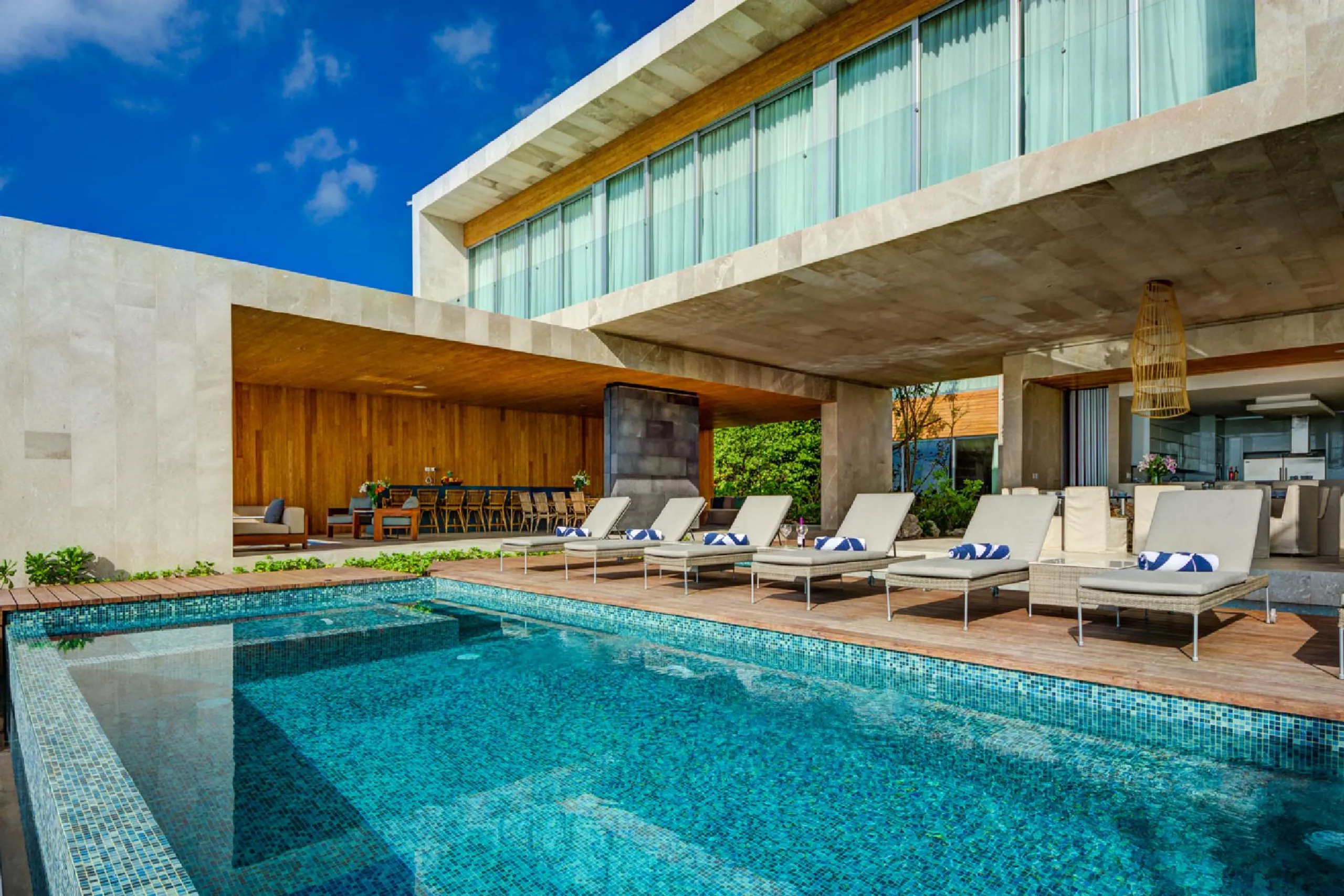 Captivating Playa del Carmen Oceanfront Luxury Estate with Double Pool and Ocean Views — photograph 7