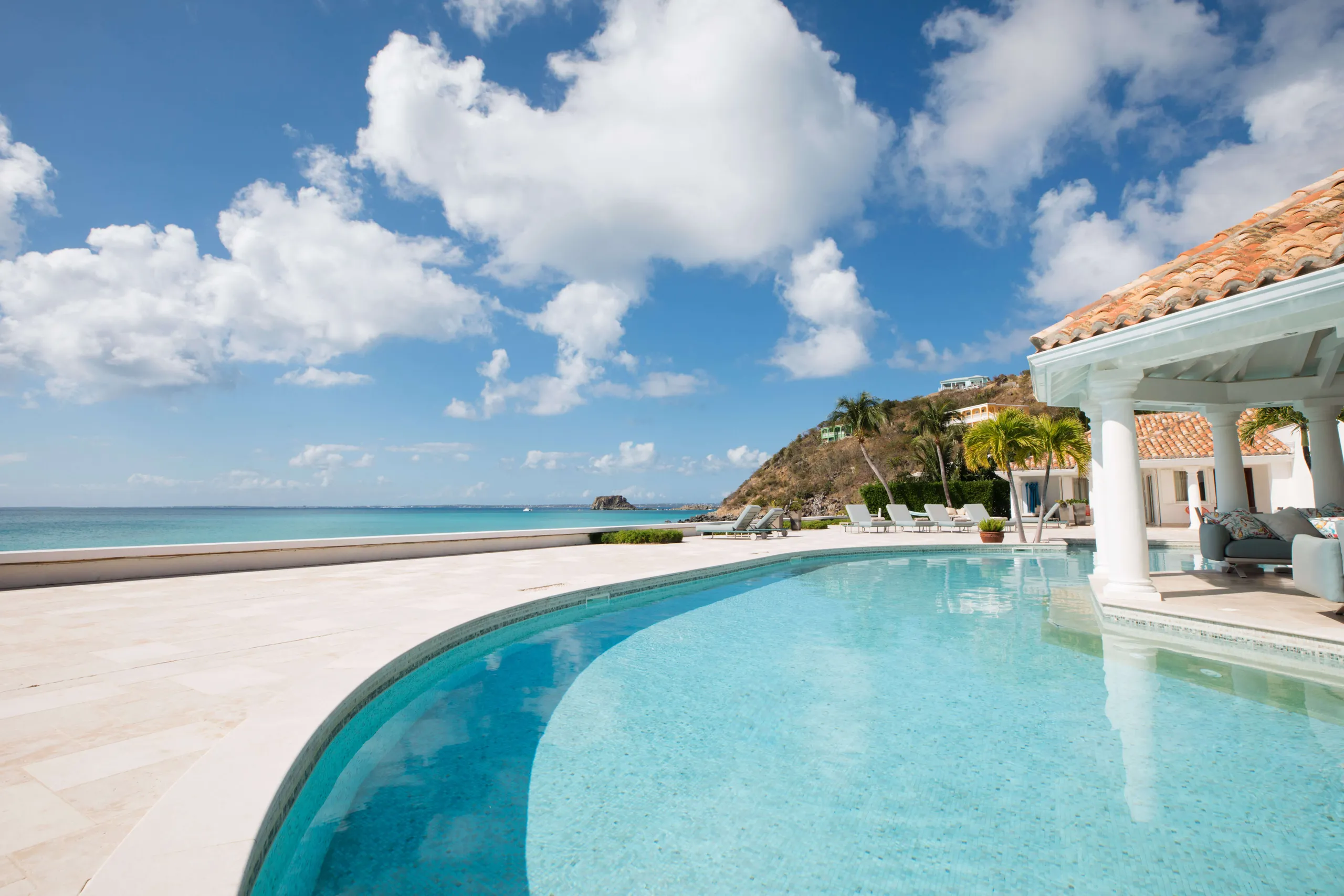 Seafront Luxury Villa in Grand Case with Pool, Jacuzzi & Private Studio — photograph 11