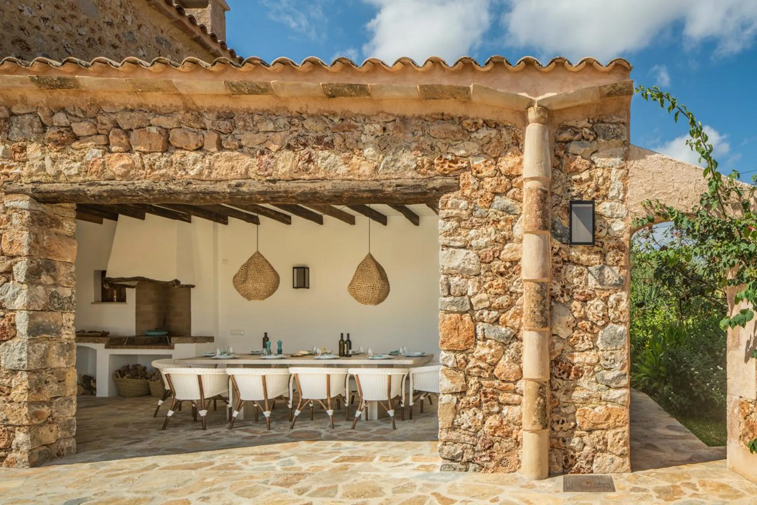 Refined Rustic 5-Bedroom Villa with Private Infinity Pool and Mondragó Nature Reserve Views — photograph 5