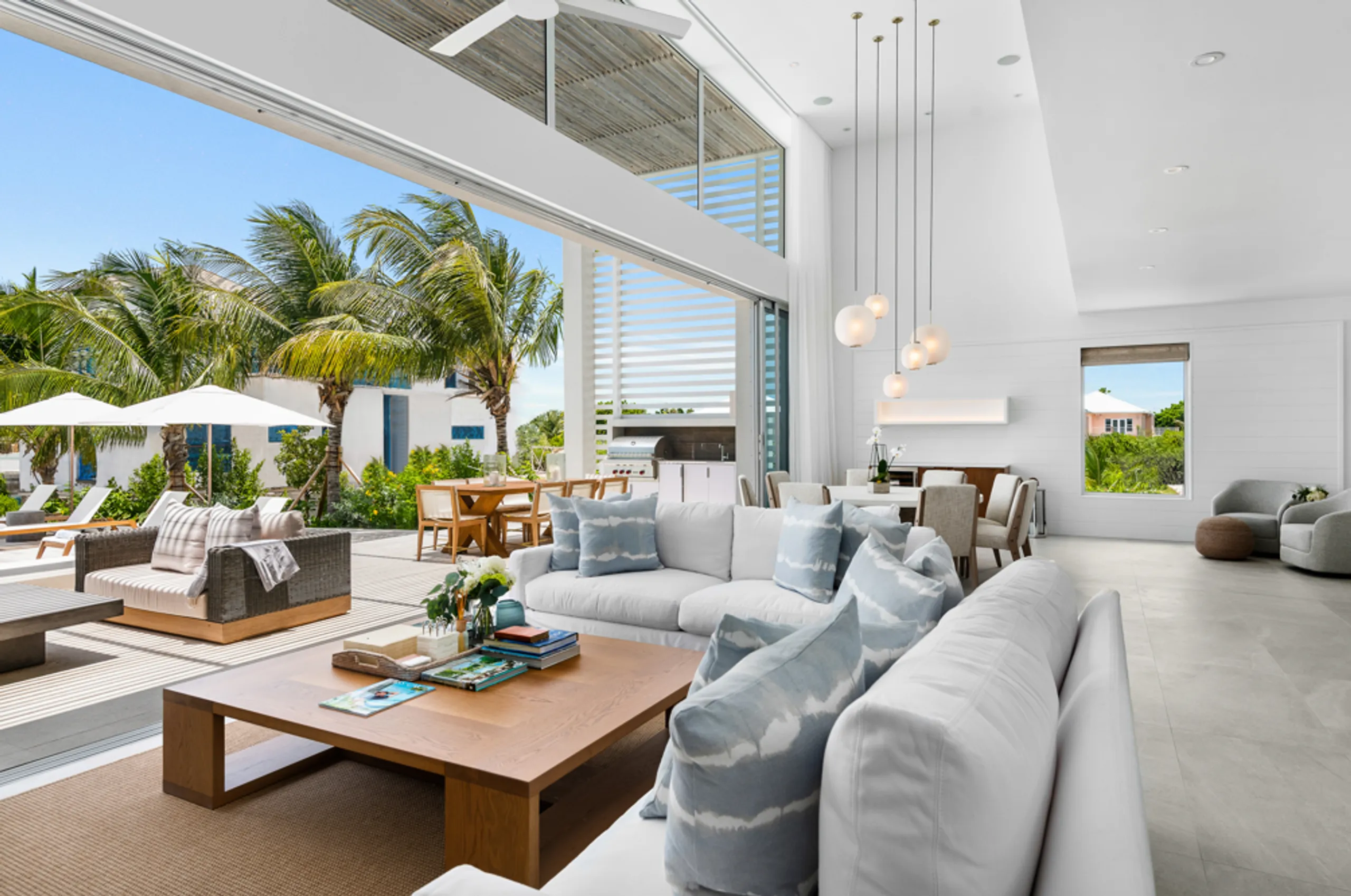 Grace Bay Contemporary Estate with Infinity Pool and Stunning Views — photograph 8