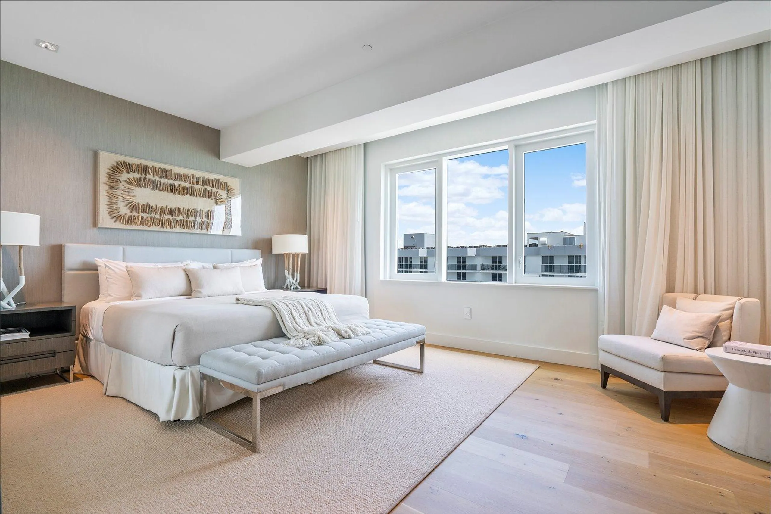 Sundrenched Miami Majesty Penthouse with Ocean Views — photograph 11