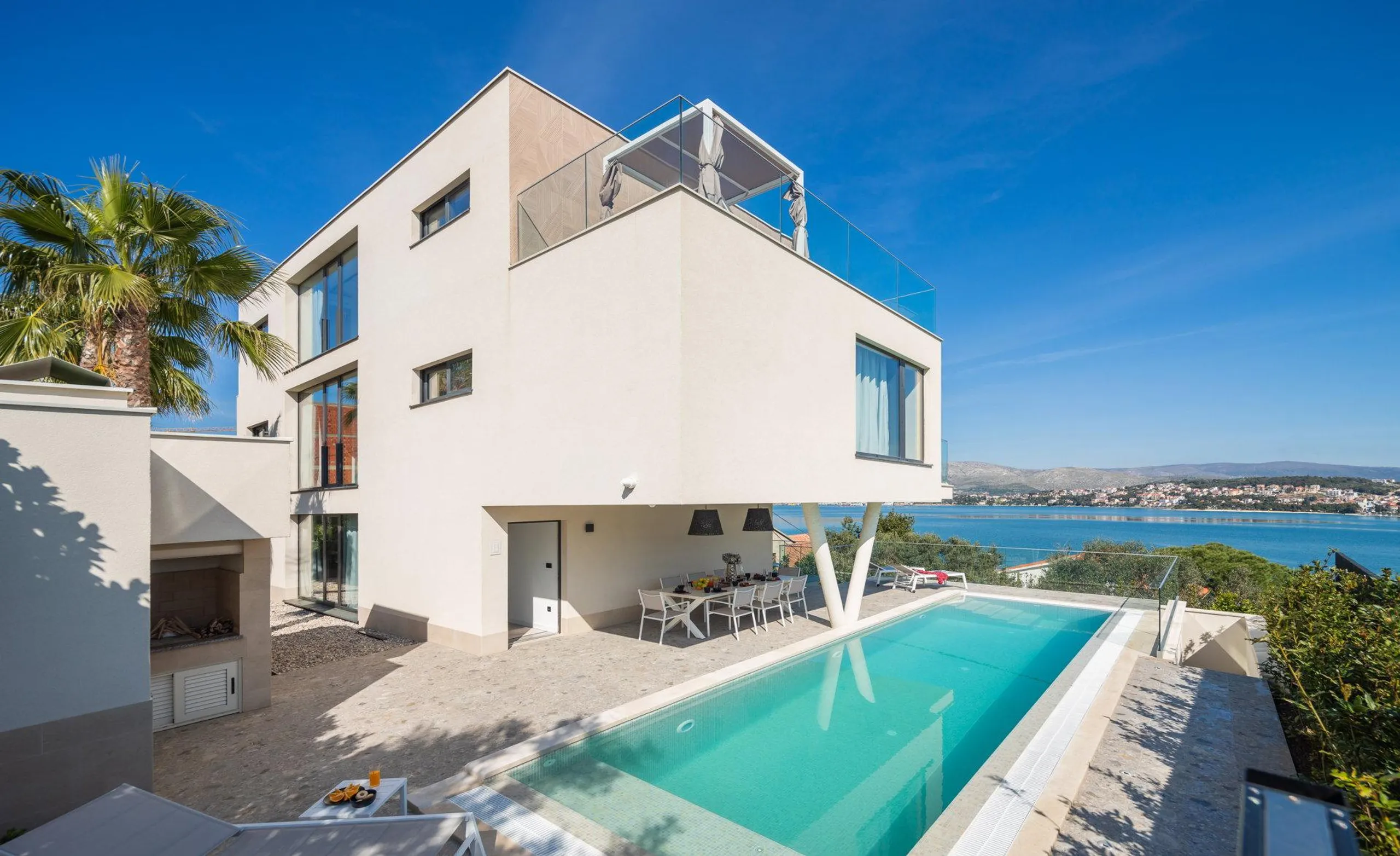 Chic Contemporary Retreat with Pool and Lovely Sea Views in Okrug Gornji