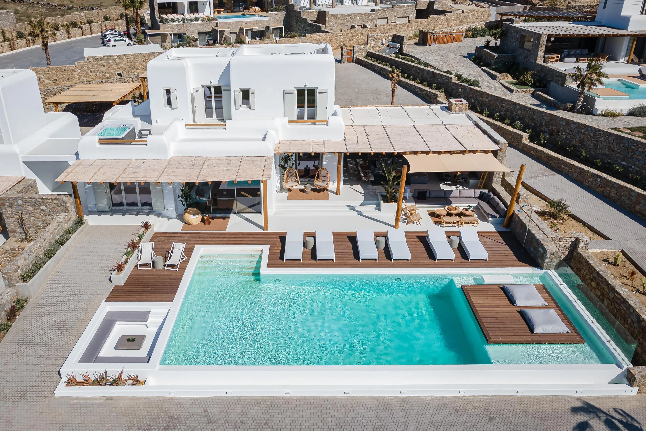 Experience Unmatched Opulence at This Luxury Villa Rental with Sweeping Views — photograph 10
