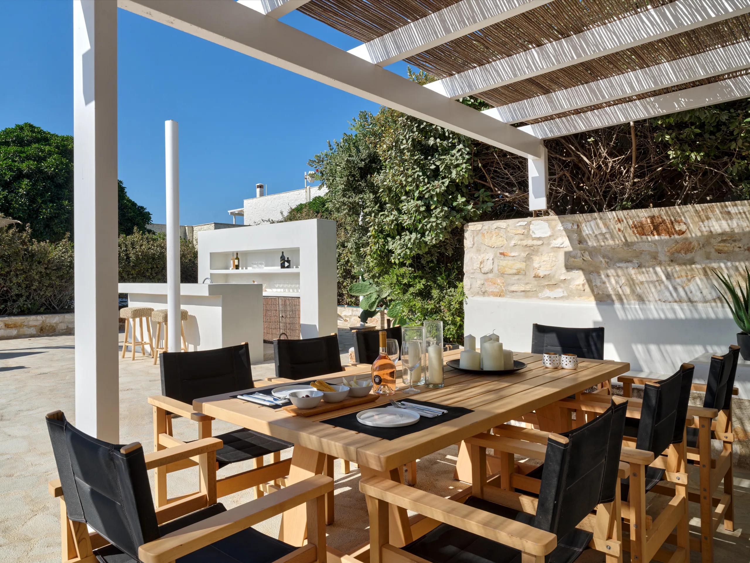 Sumptuous Retreat with Private Pool and Breathtaking Sea Views — photograph 3