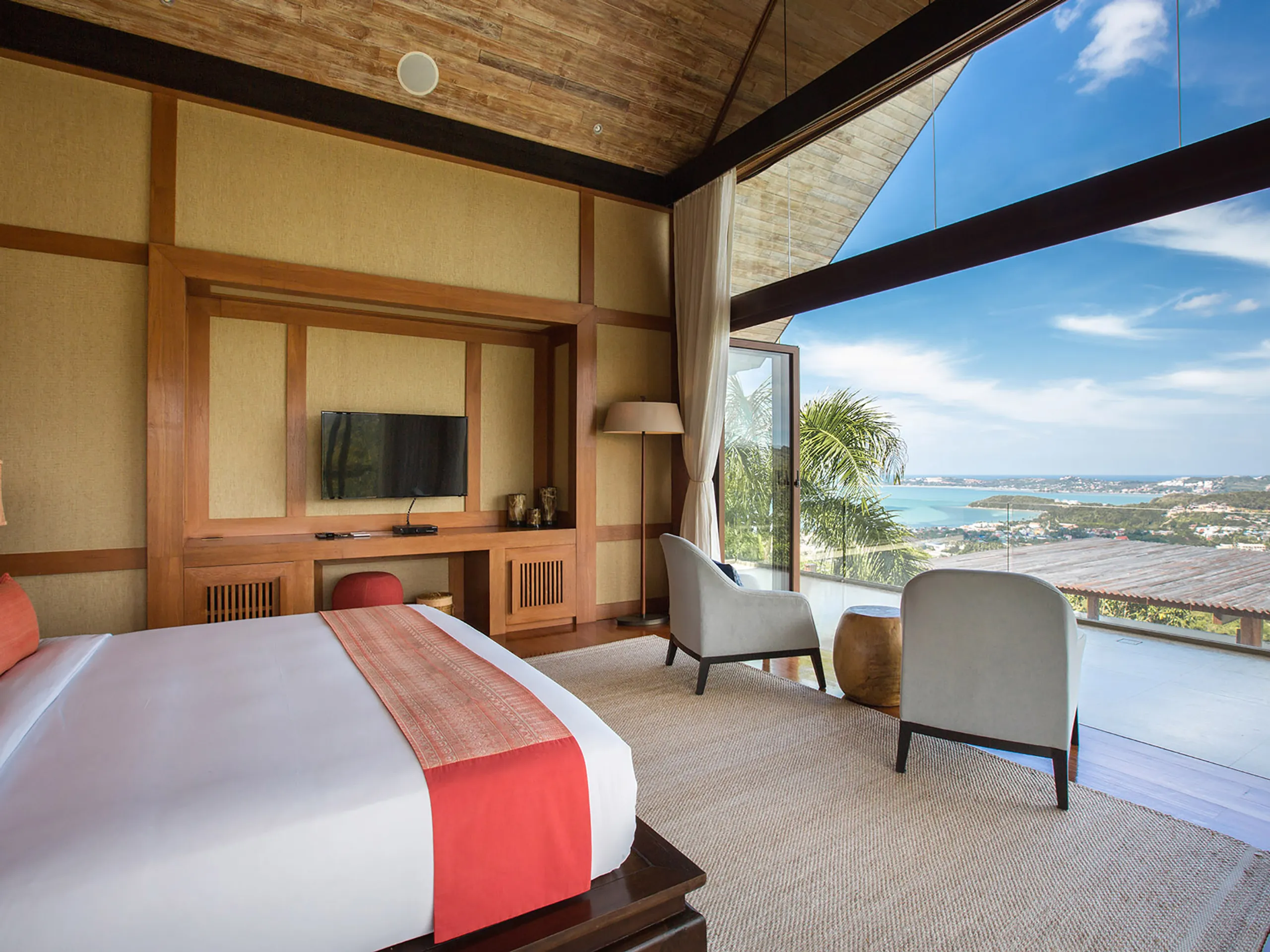 Classic Luxury in Koh Samui with 25 Meter Infinity Pool and Resort-Level Amenities — photograph 9