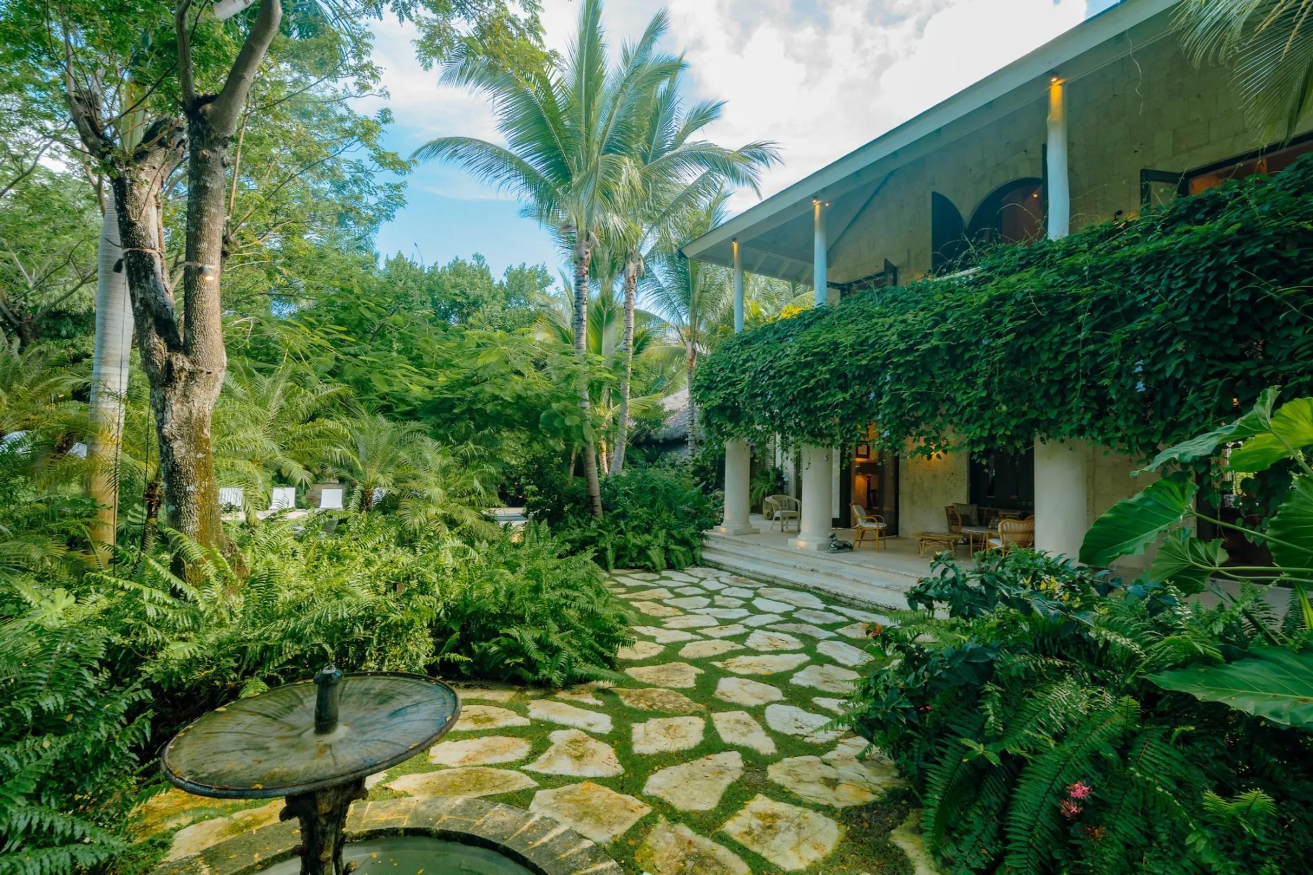 Radiant Higuey Retreat with Invigorating Pool — photograph 6