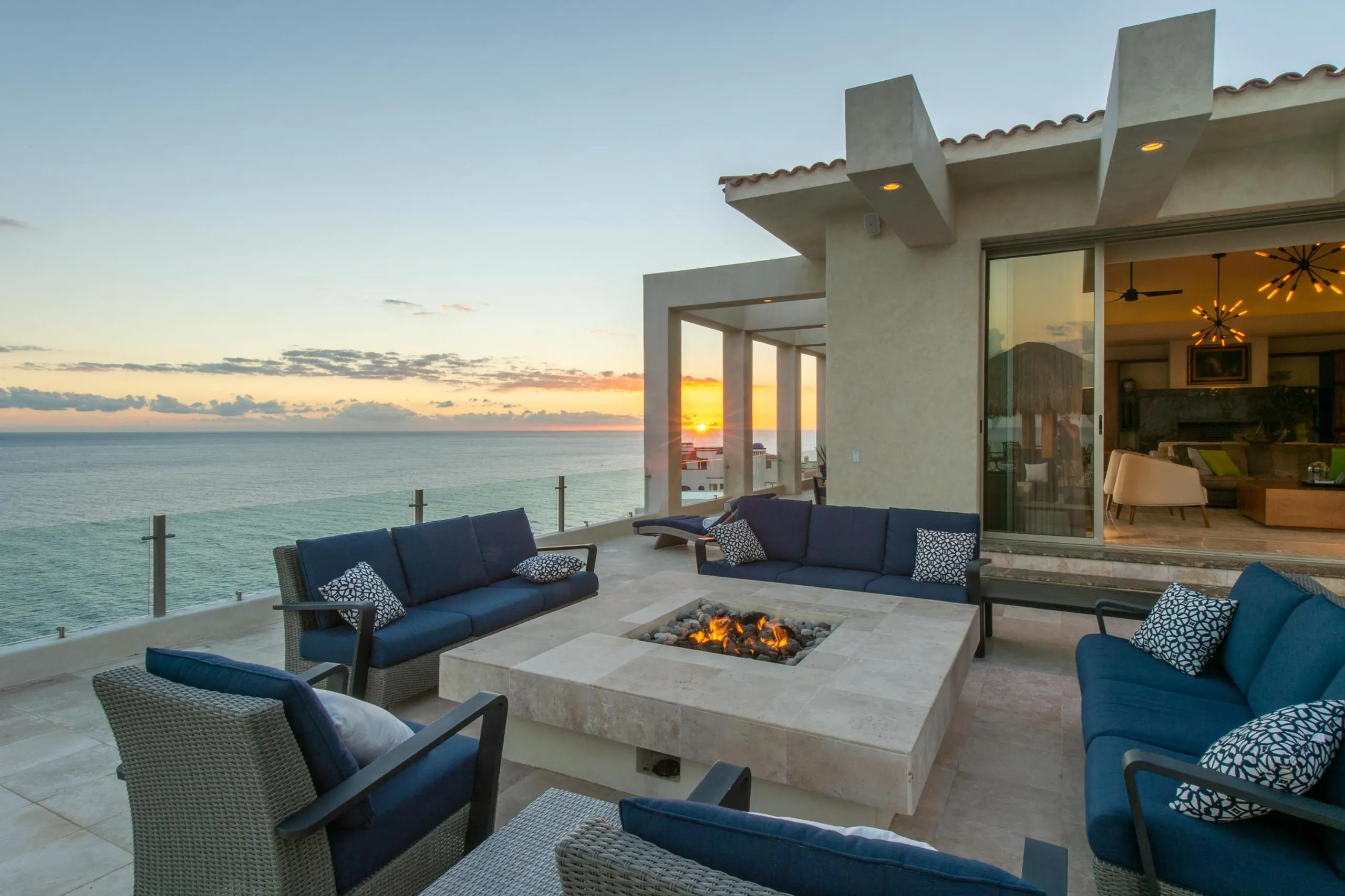 Spectacular Cabo Luxury Estate with Invigorating Pool and Stunning Views — photograph 6