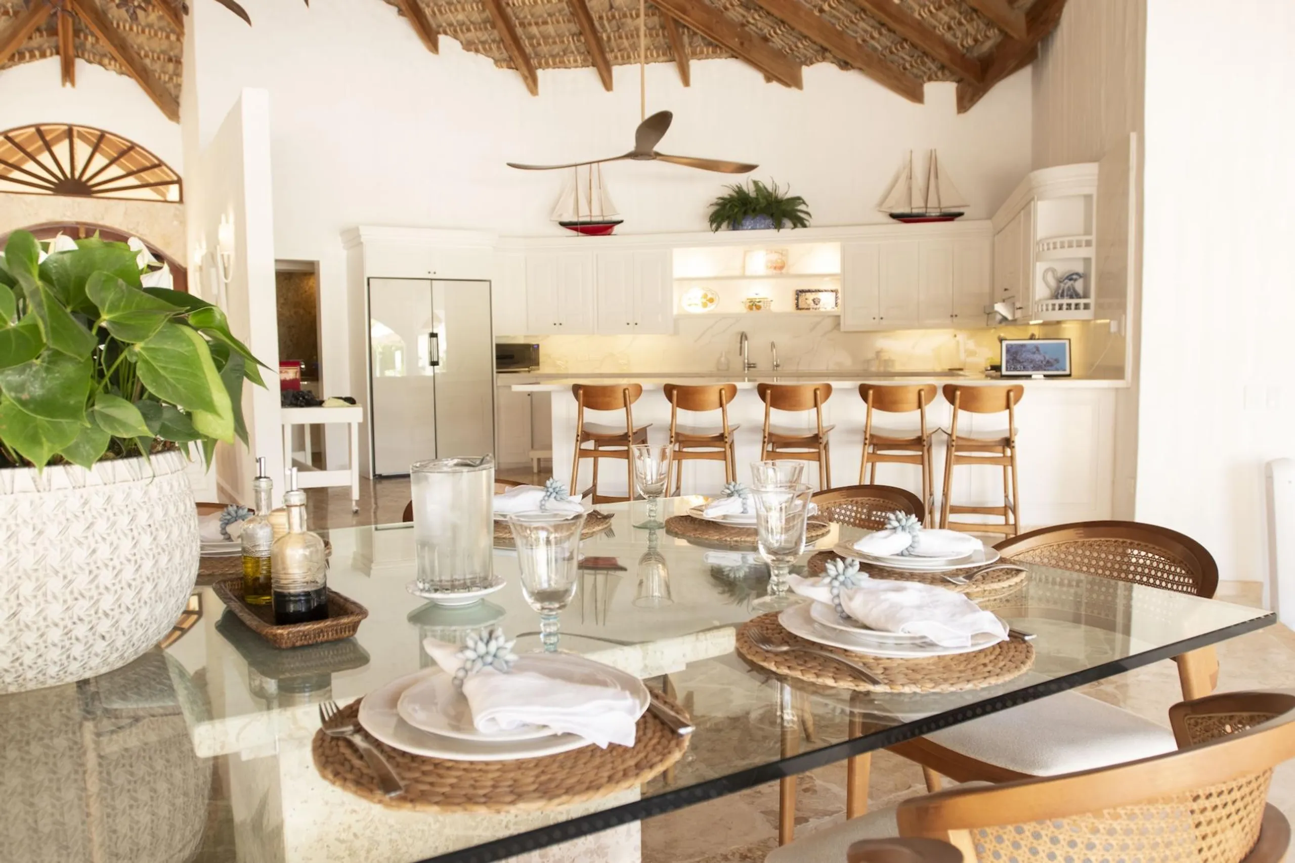 Tropical 4-Bedroom Villa with Golf Course Views & Beach Access — photograph 9