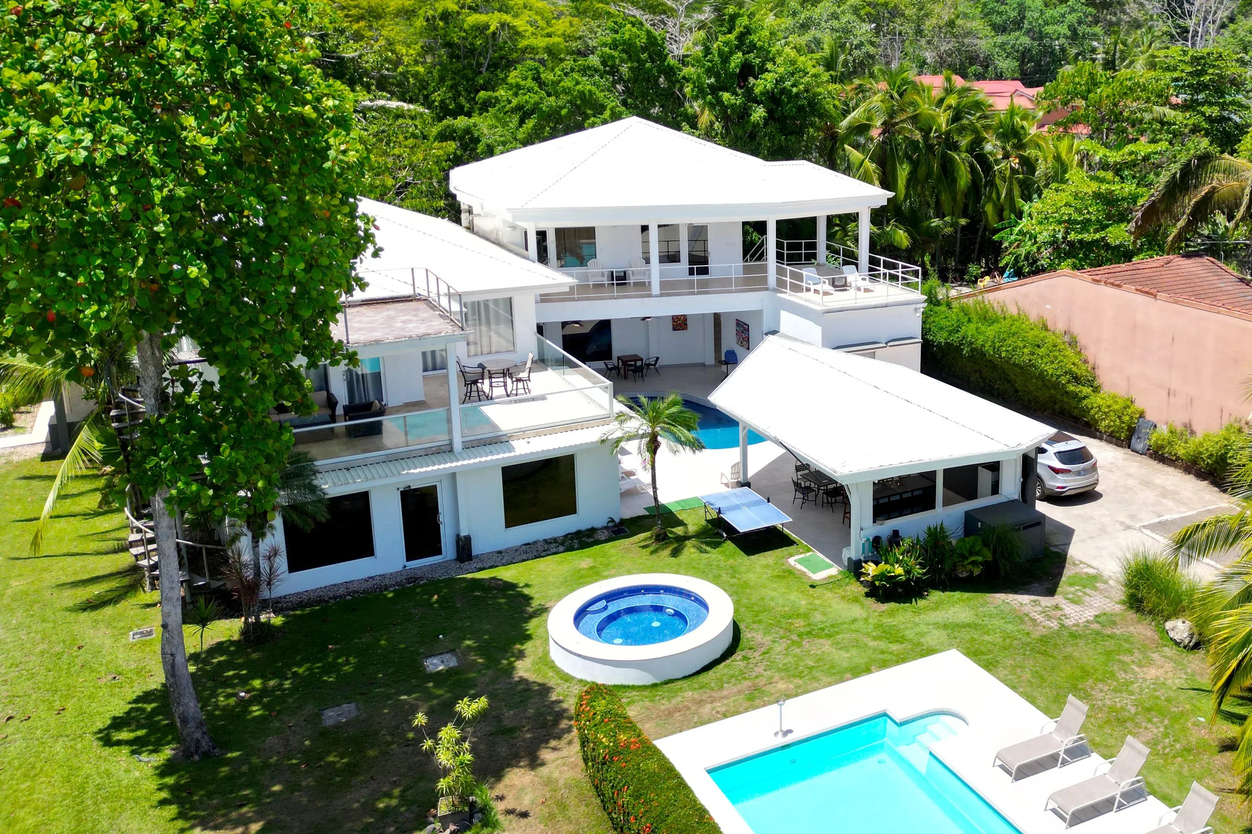 Ultimate Beachfront Luxury 14-Bedroom Estate in Jaco Beach with 2 Private Pools — photograph 5