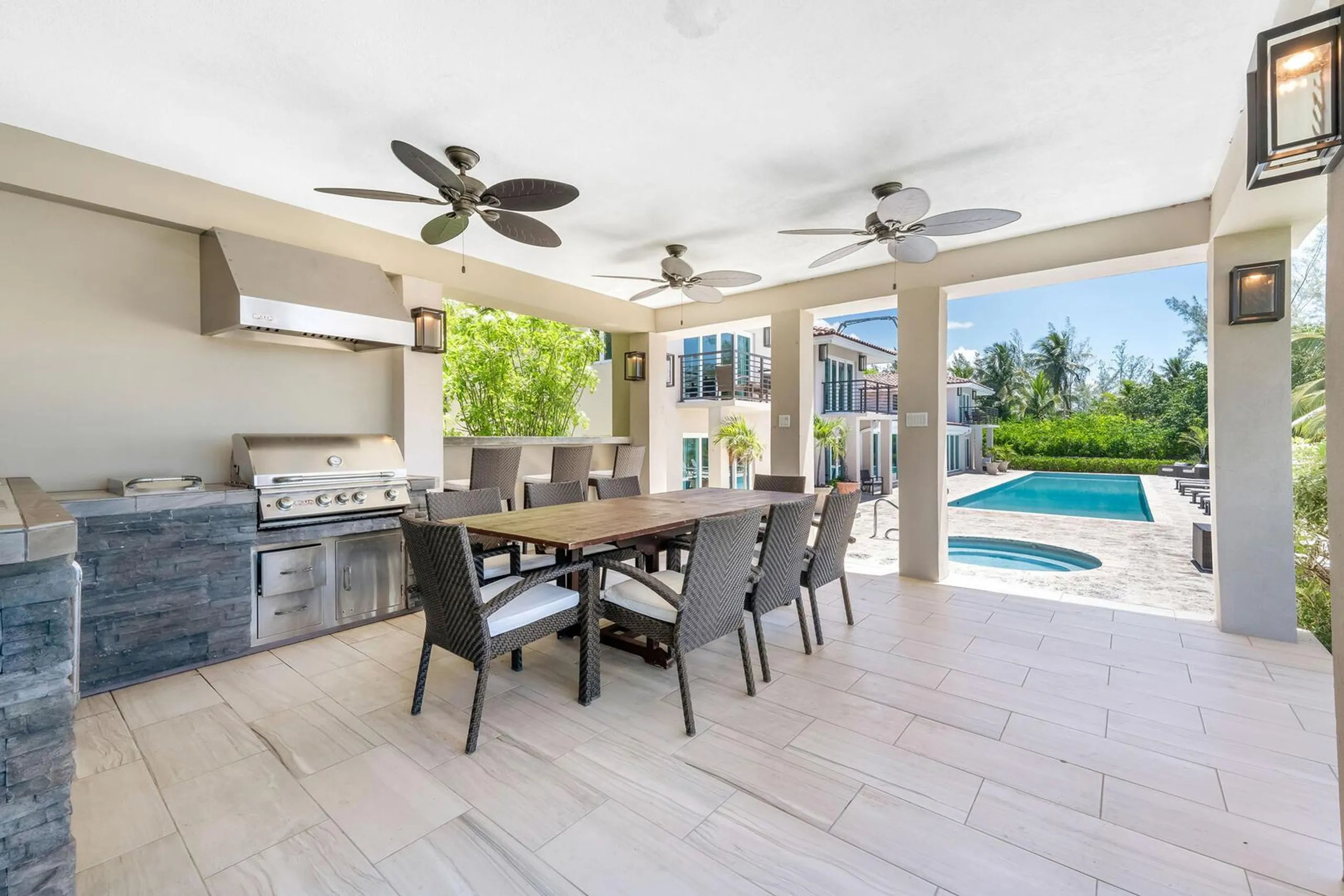 Beachfront Elegance Villa: Caribbean Panorama Views with 75-Foot Private Pool and Hot Tub — photograph 12