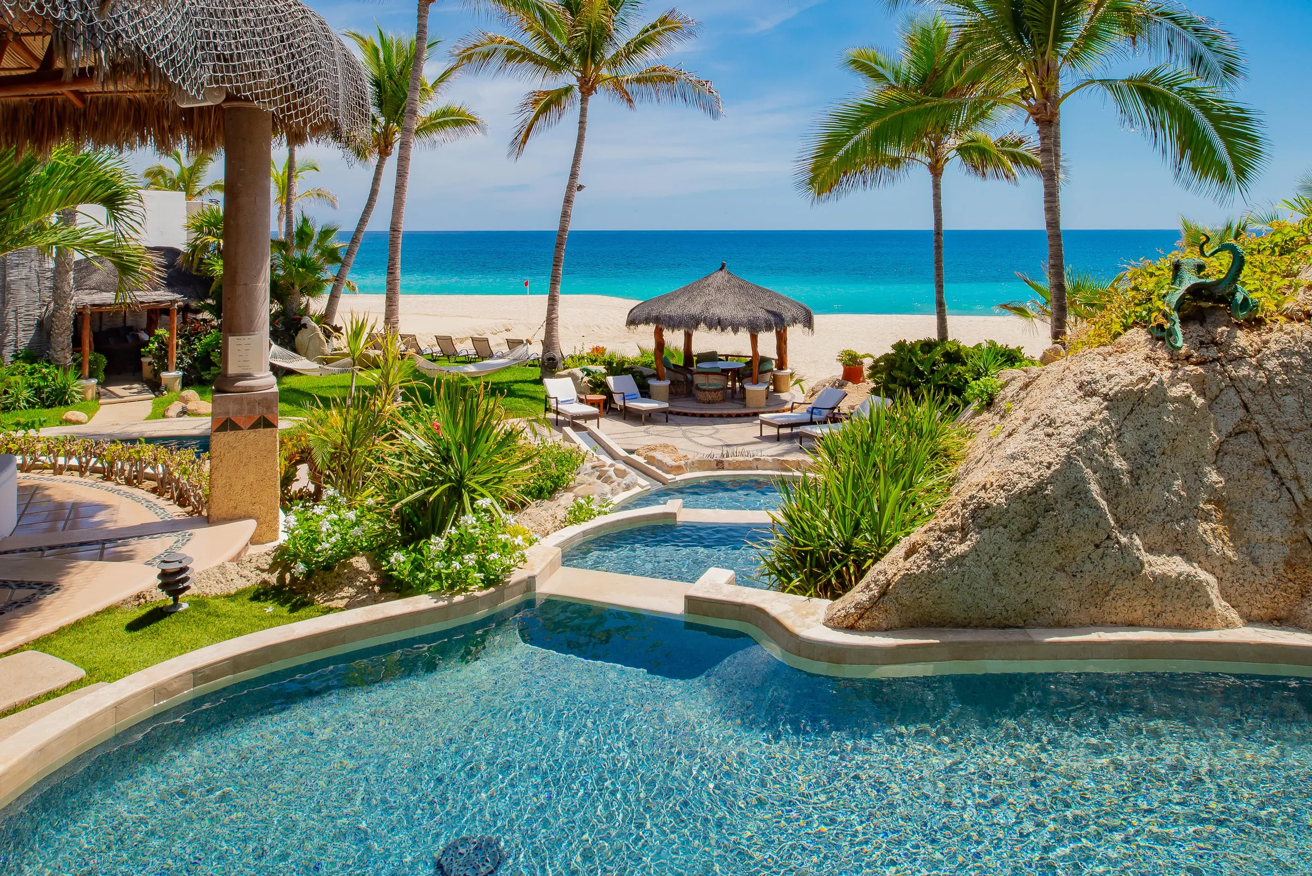 Corridor Beachfront Compound with Pools, Waterfall and Ocean Views — photograph 6