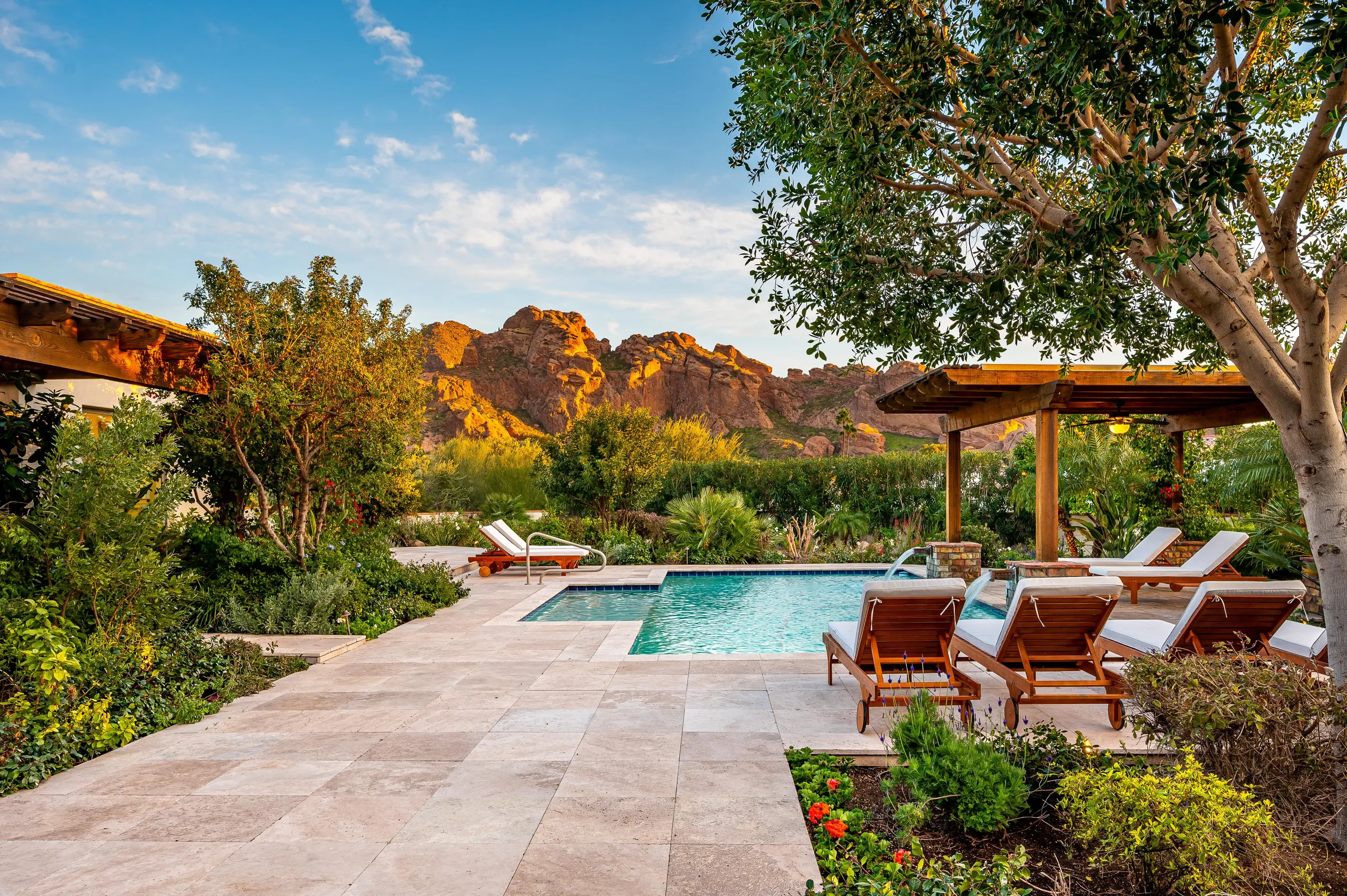 Elite Paradise Valley Estate with Waterfalling Pool and Firepit Lounge, Paradise Valley