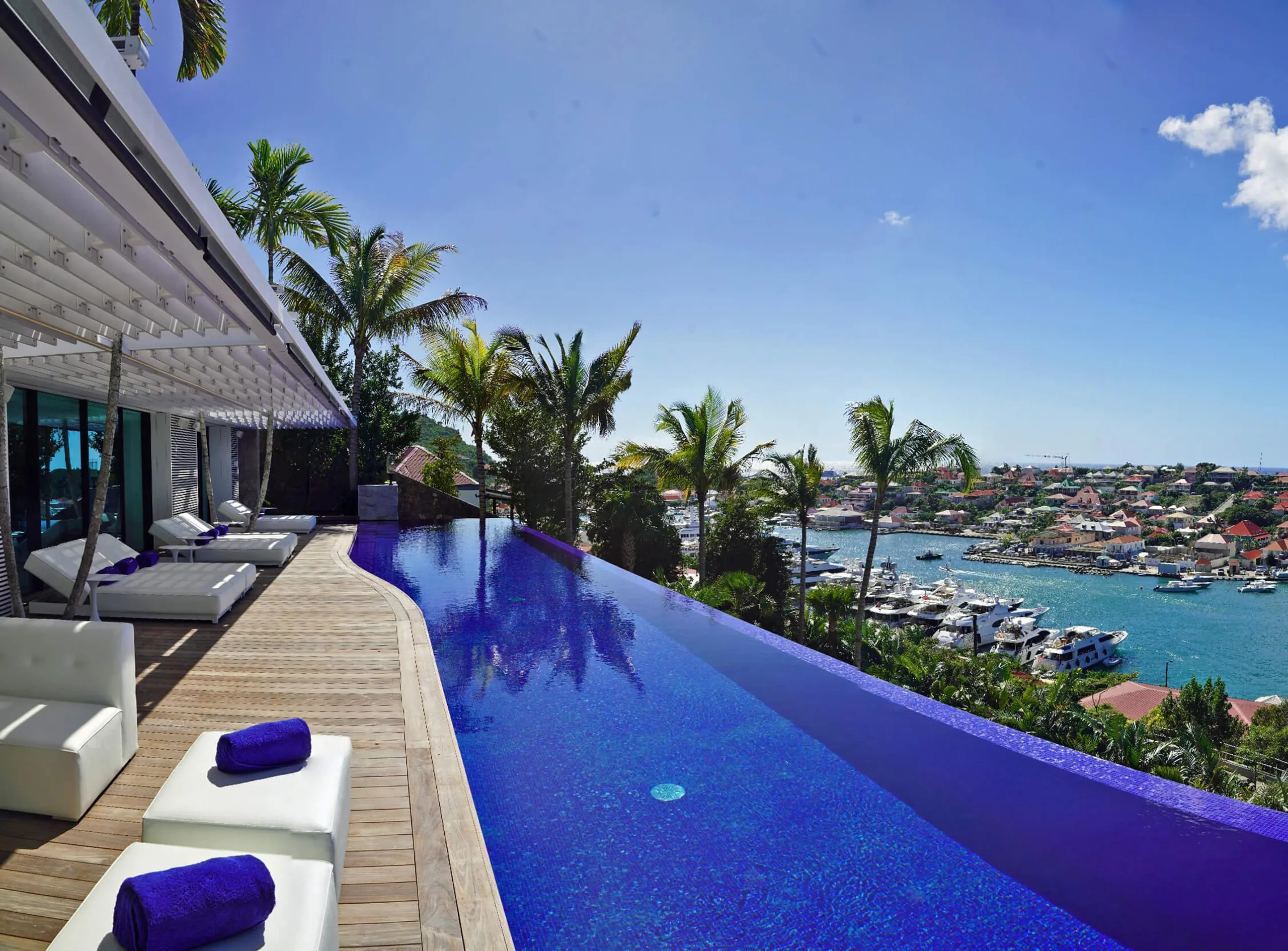 Majestic Ultra Villa with Infinity Pools and Ocean Views — photograph 8