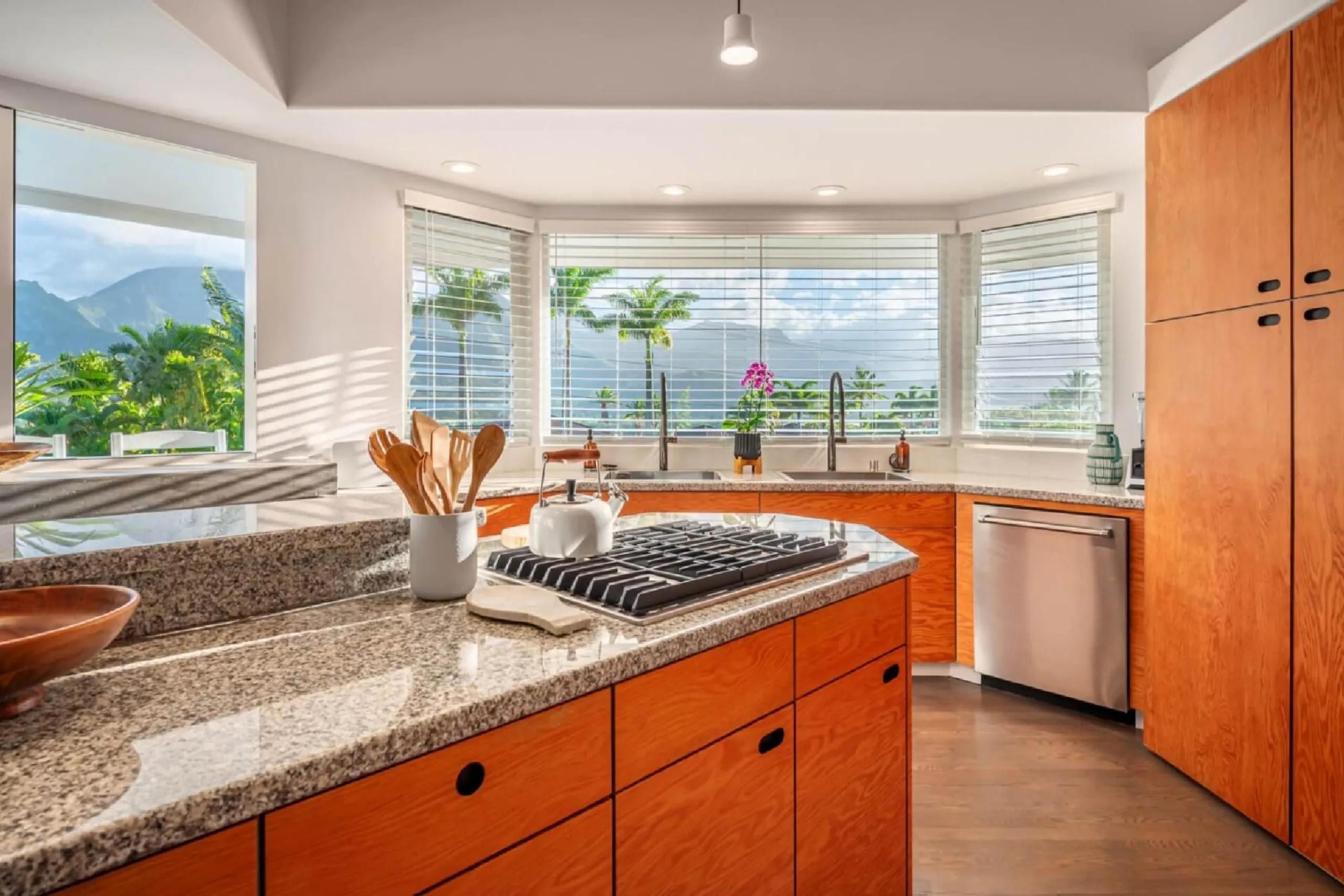Hanalei Vista Estate Featuring Sweeping Views of the Mountains and Ocean Over Hanalei Bay — photograph 11