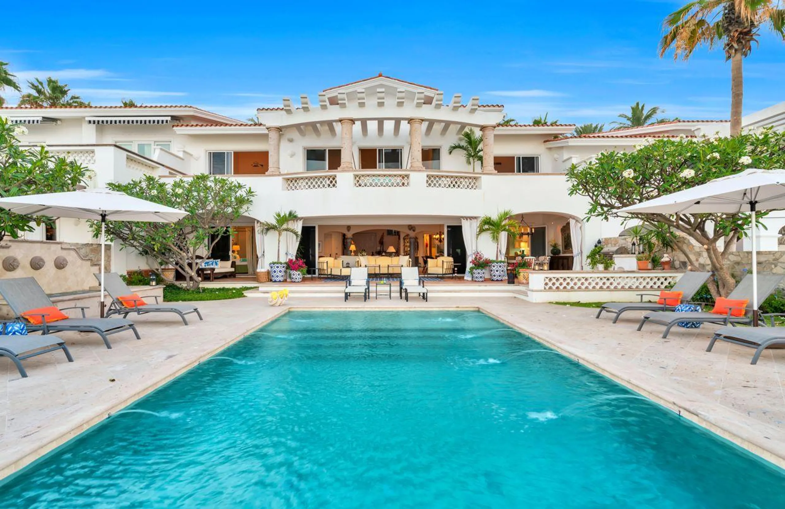 Invigorating Beachfront Villa with Private Infinity Pool, Resort Access and Sea Views, Cabo San Lucas