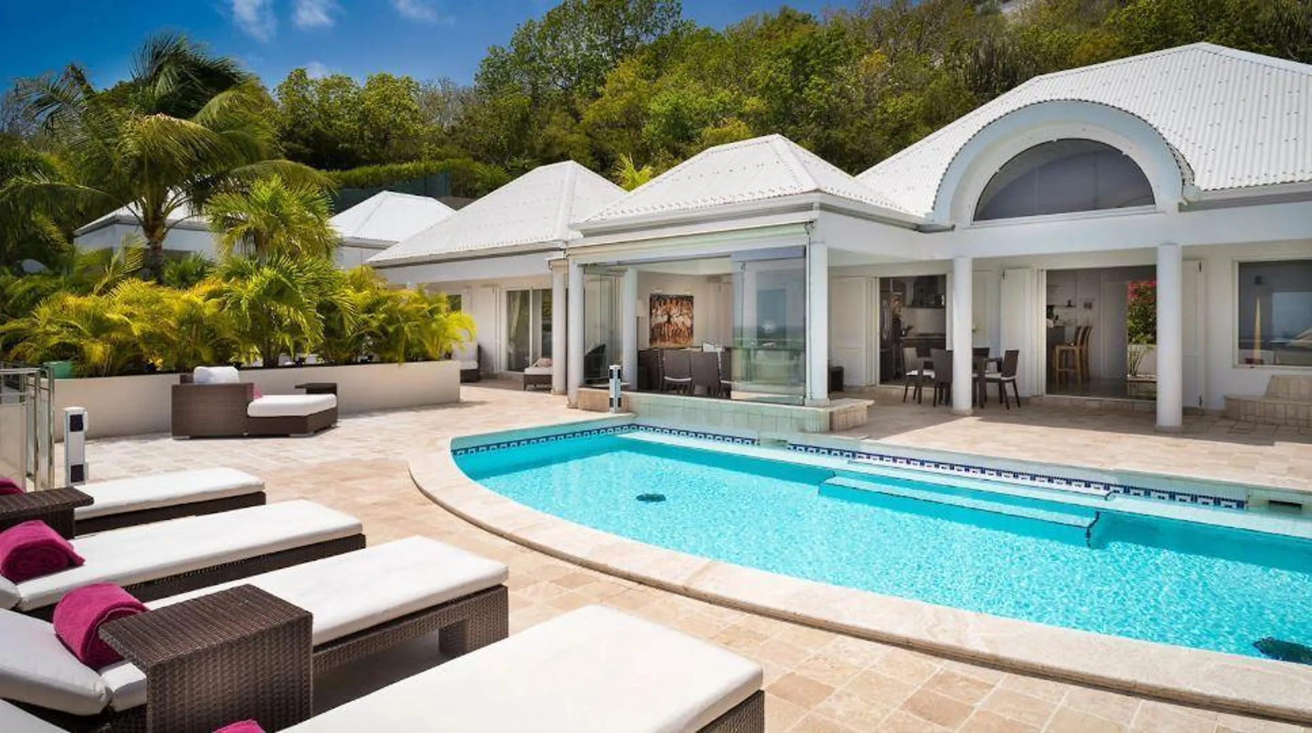 Secluded Paradise Villa Overlooking Crystal-Clear Lagoon — photograph 9