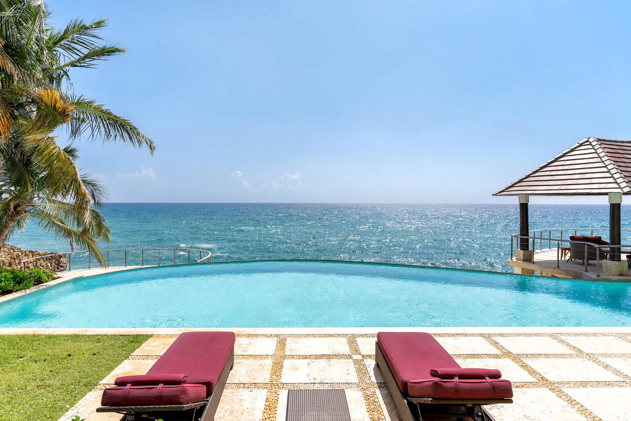Pristine Oceanview Villa with Luxury Pool — photograph 5