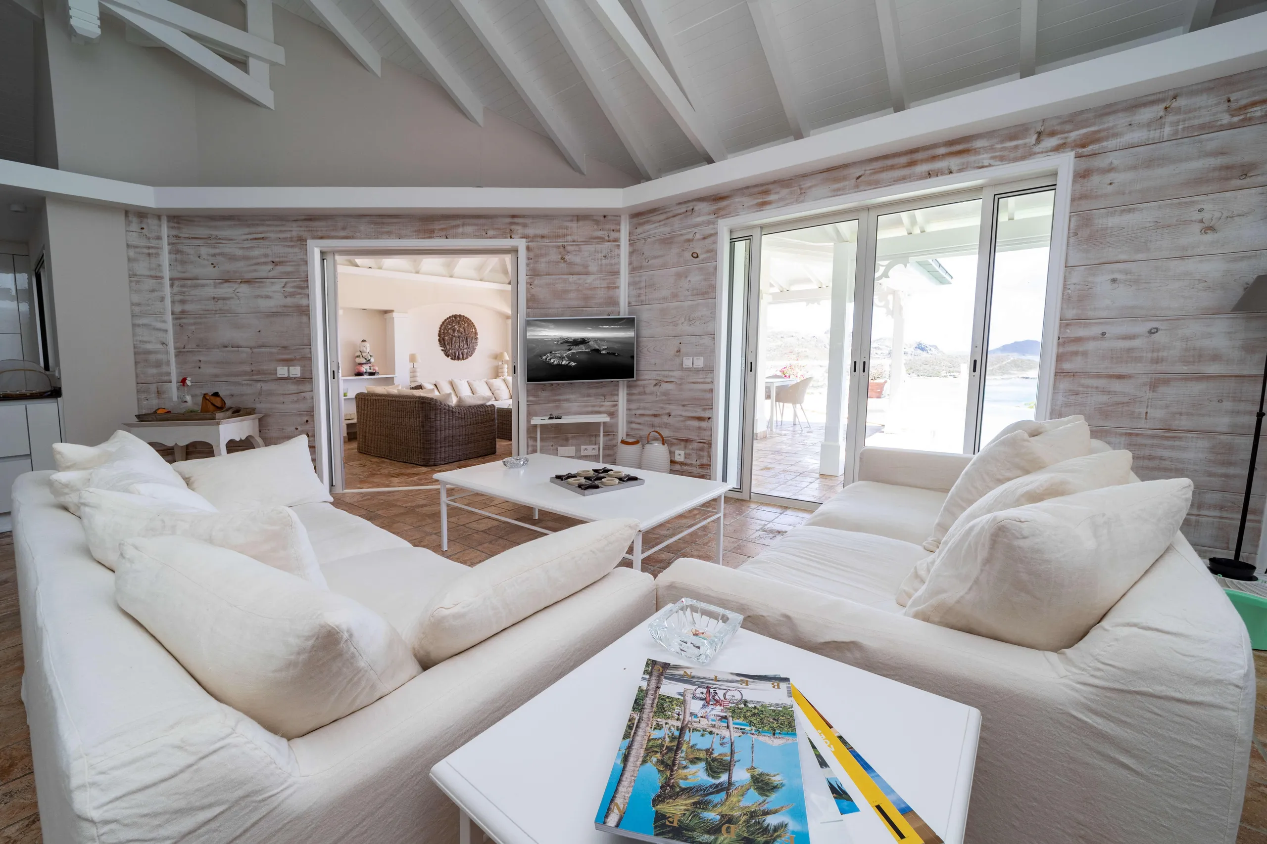 Bright Luxe Villa with Stunning Ocean Views Overlooking St. Jean Bay — photograph 4