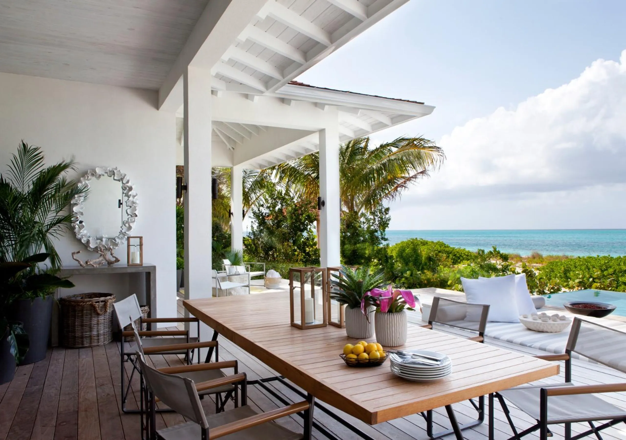 Pristine Grace Bay Beach Villa with Infinity Pool and Immersive Turks and Caicos Panoramas — photograph 2