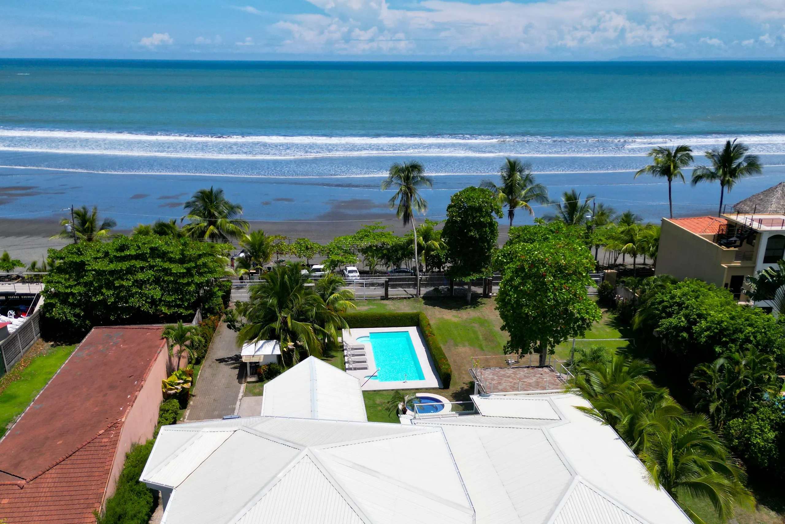 Ultimate Beachfront Luxury 14-Bedroom Estate in Jaco Beach with 2 Private Pools — photograph 12