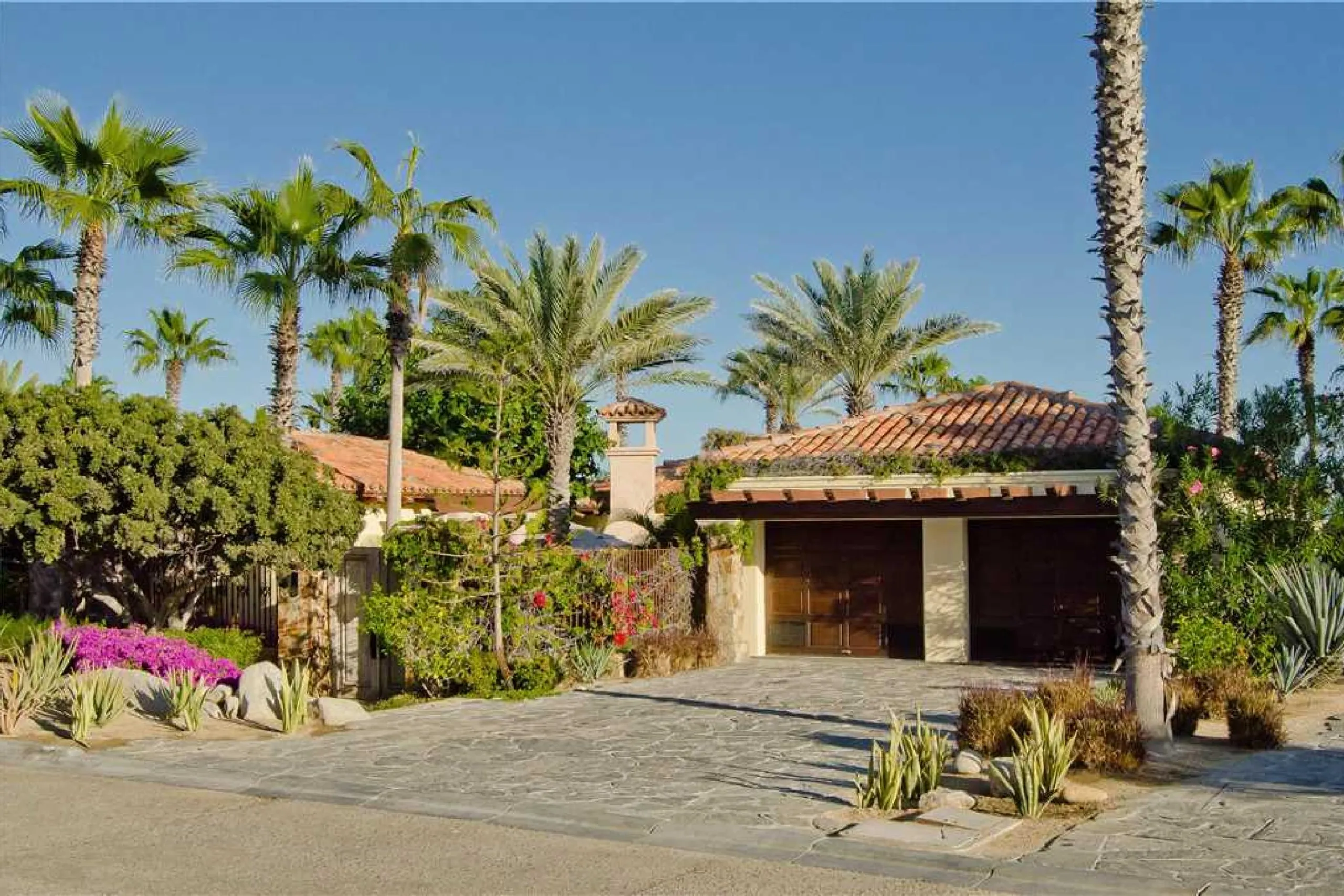 Lavish Waterfront Luxury Retreat in Punta Ballena with Private Pool and Walk to Beach — photograph 6