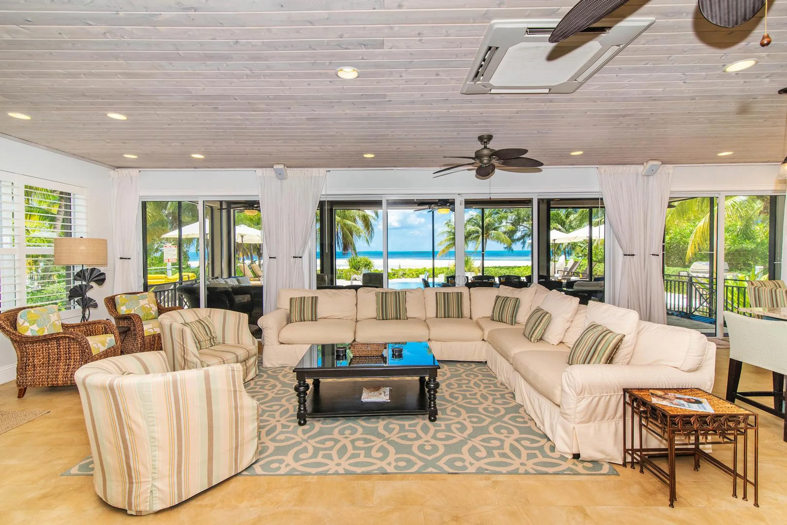 Elegant and Serene Luxe Cayman Beach Front Villa with Private Pool — photograph 6