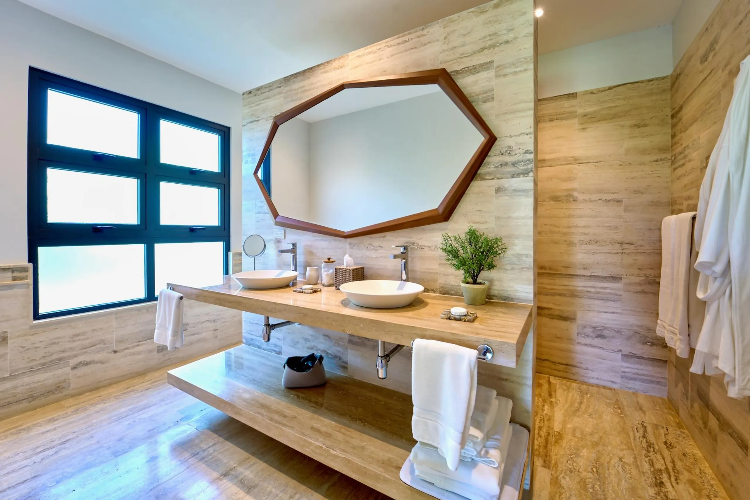 Refreshing Modern Villa with Private Pool and Golf Course Nearby — photograph 8