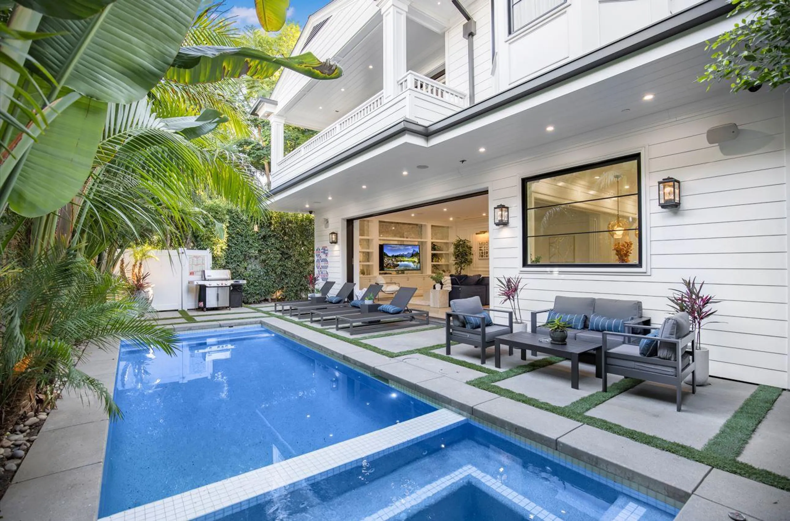 Statuesque Contemporary Villa with Bali-Inspired Pool and Beverly Hills Nearby, West Hollywood