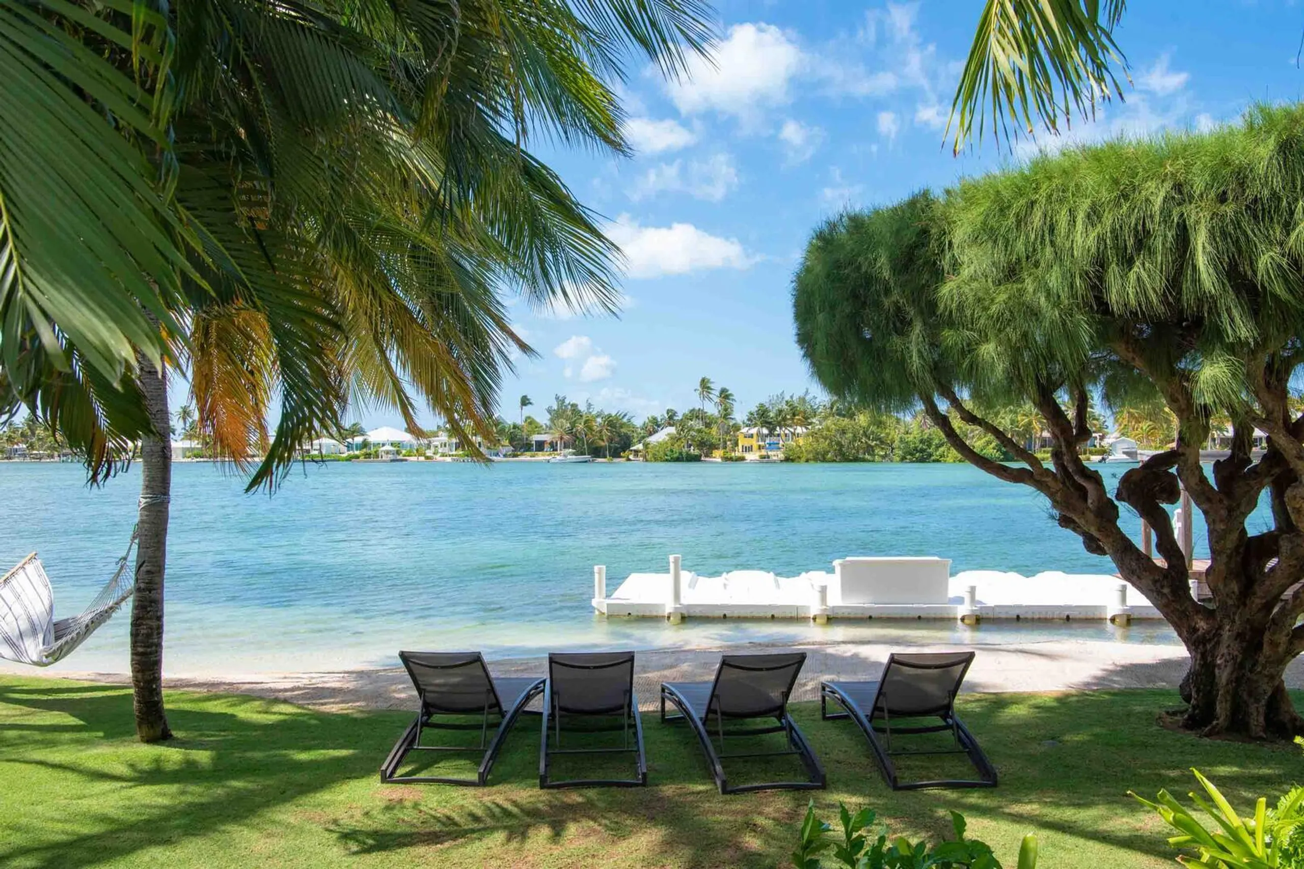 Bioluminescent Bay Luxury Grand Villa with Private Resort Pool and Beach — photograph 12