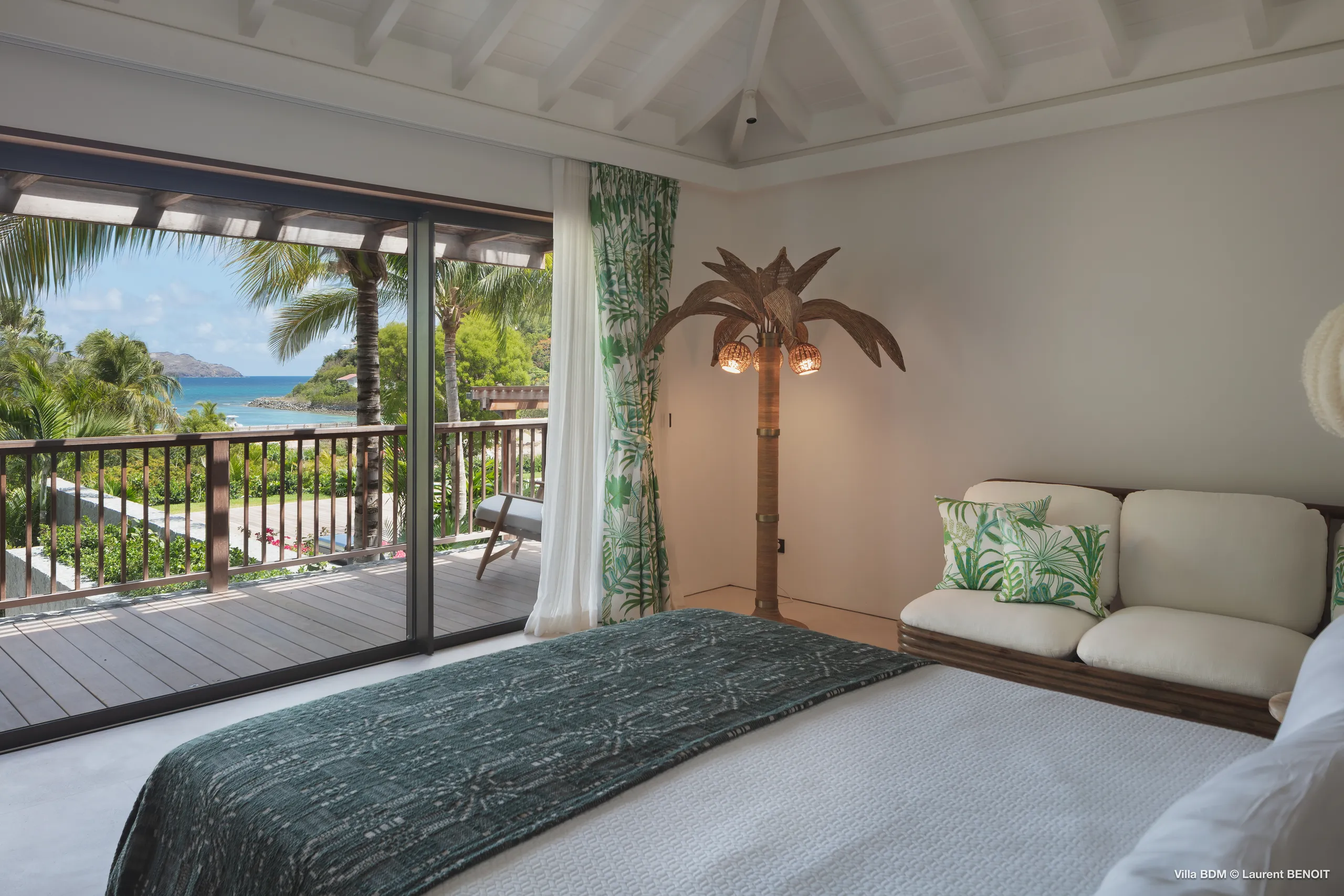 Modern St. Jean Beachfront Villa with Private Pool & Sea Views — photograph 8