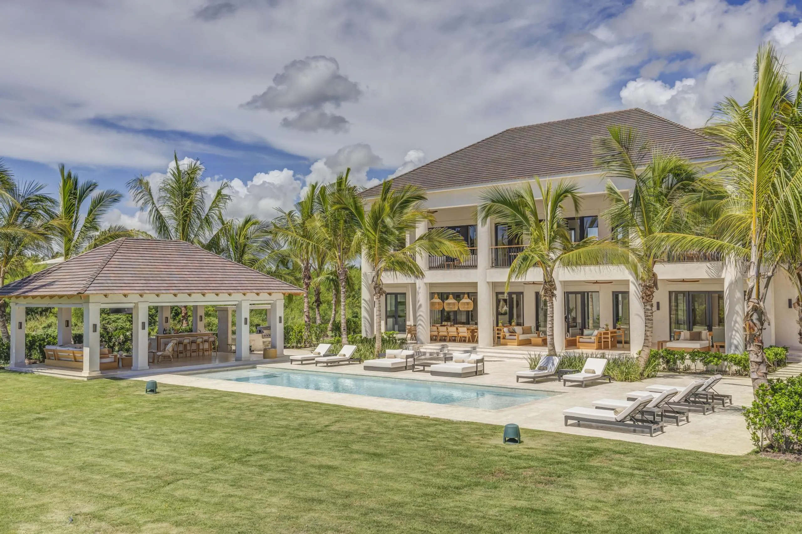 Majestic Haven Villa with Private Pool and Golf View — photograph 5