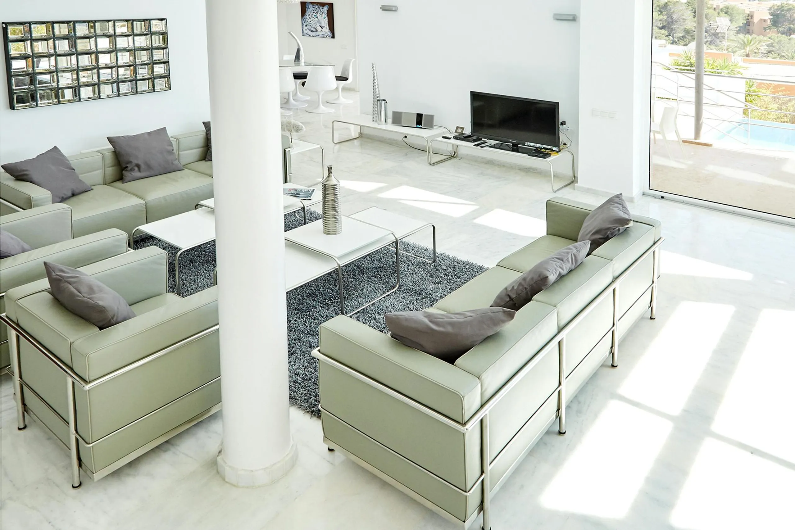 Shimmering Seaside Villa in Ibiza with Private Pool and Walks to Beach — photograph 12