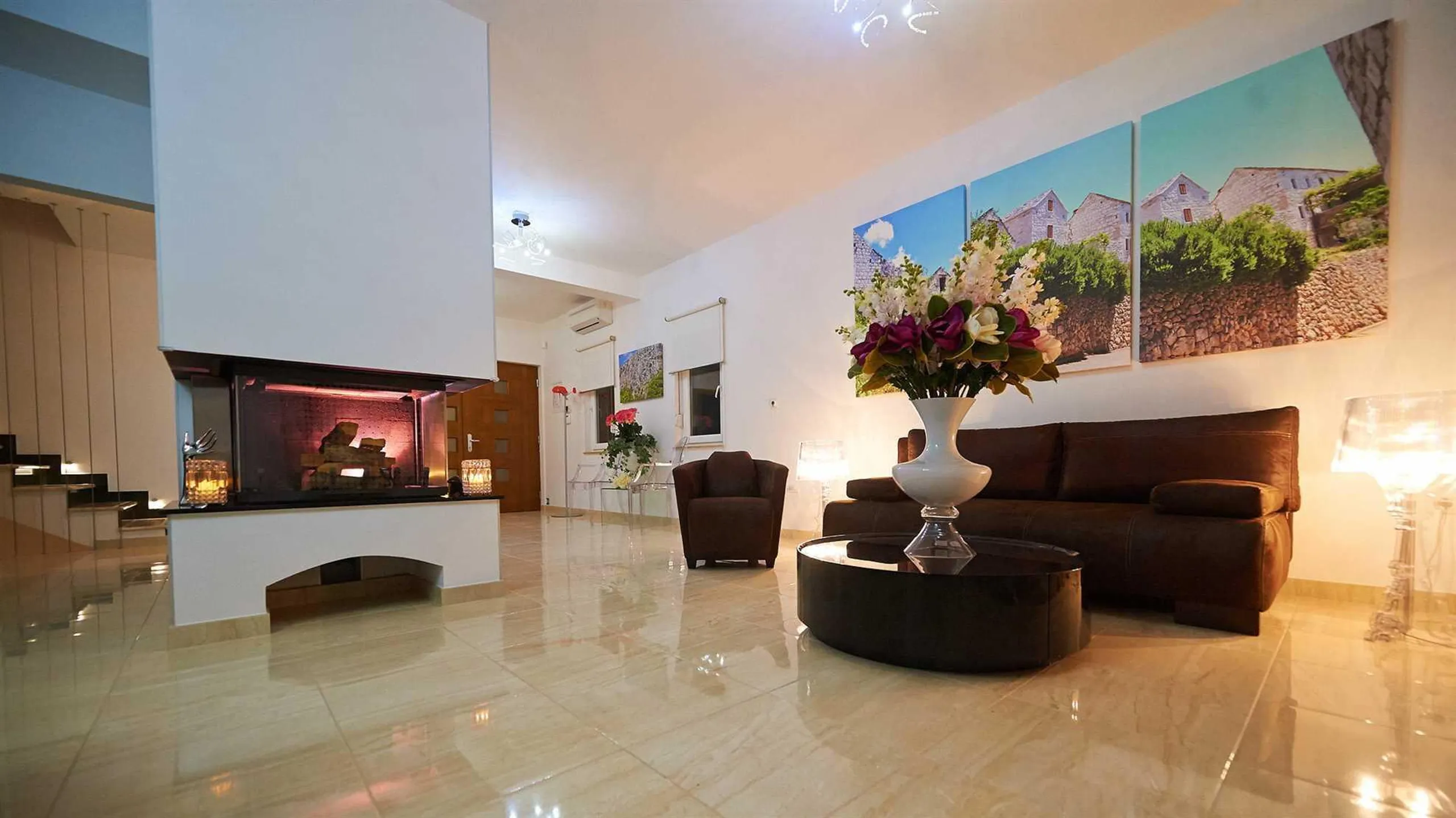 Opulent Villa with Infinity Pool, Saunas, Gym and Panoramic Sea Views — photograph 11