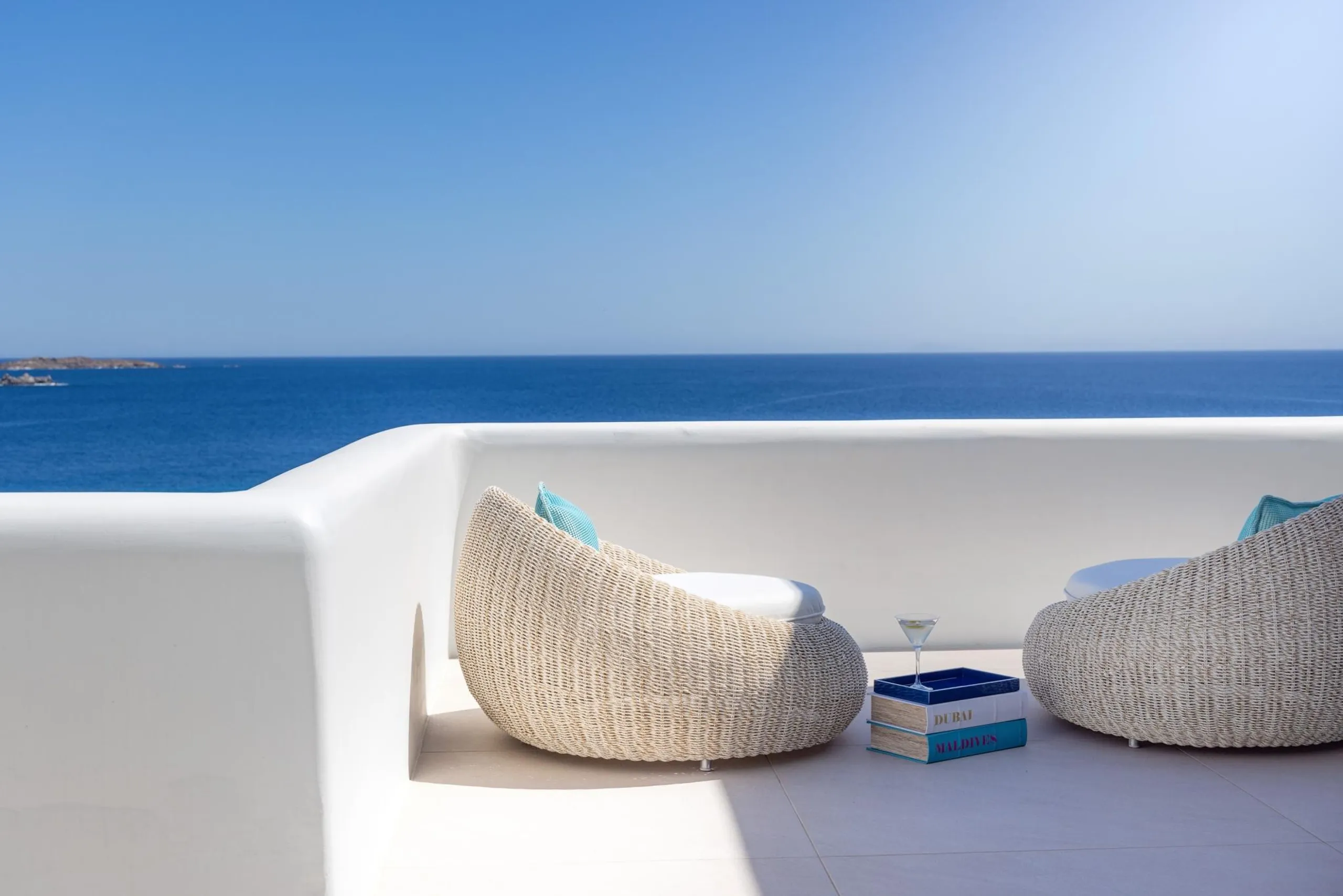 Serene Mykonos Estate with Invigorating Pool — photograph 8