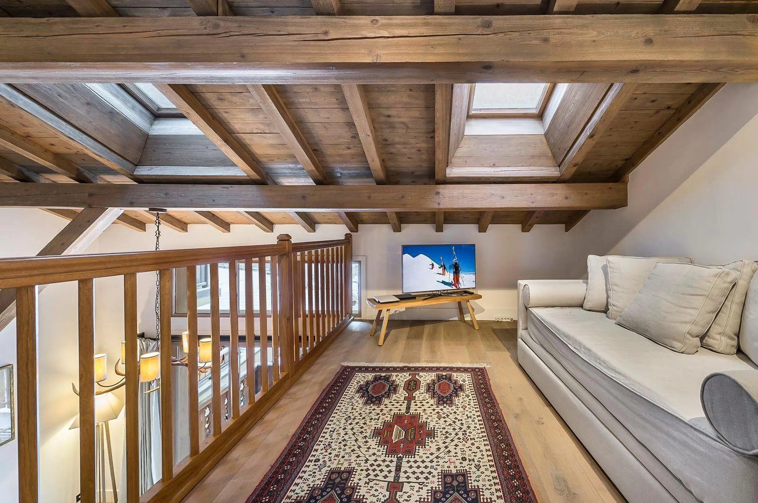 Serene Villa in Courchevel with Spacious Living Area and Cozy Bedrooms — photograph 10