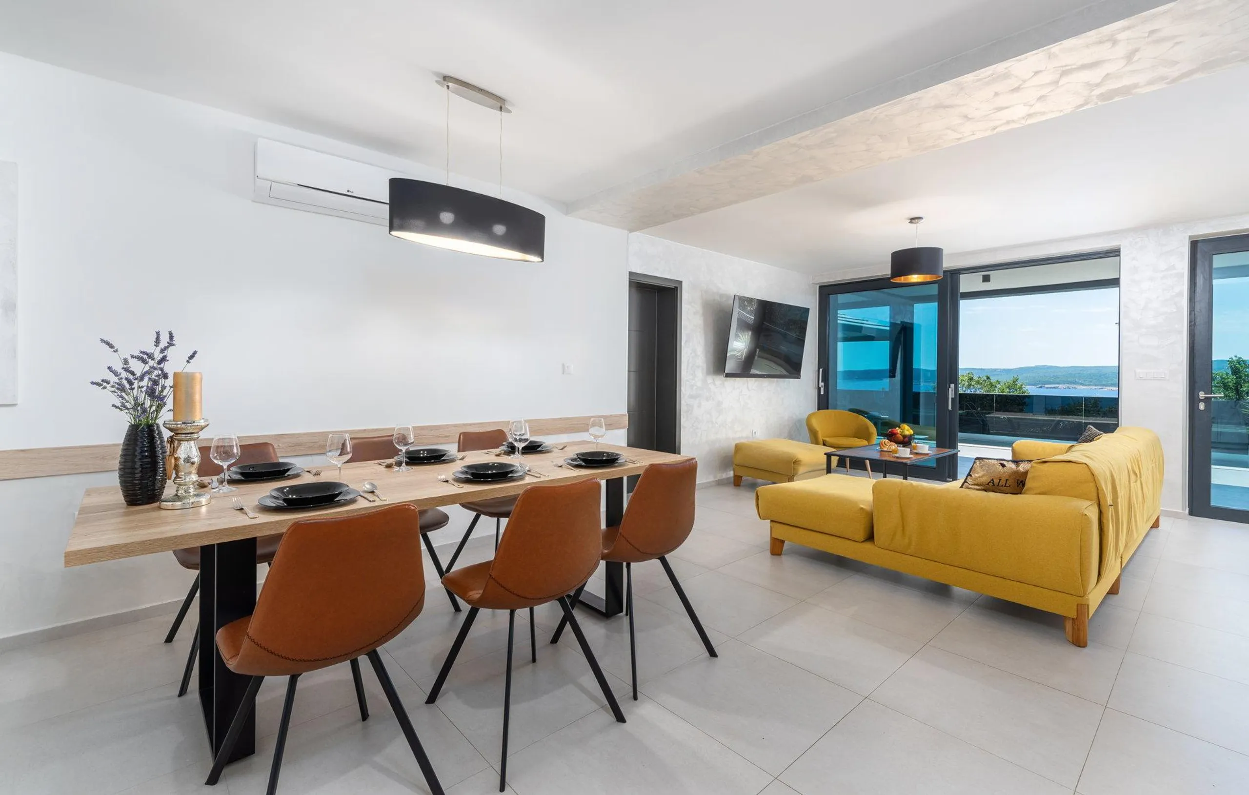 Sensational Villa with Heated Pool and  Enchanting Sea — photograph 11