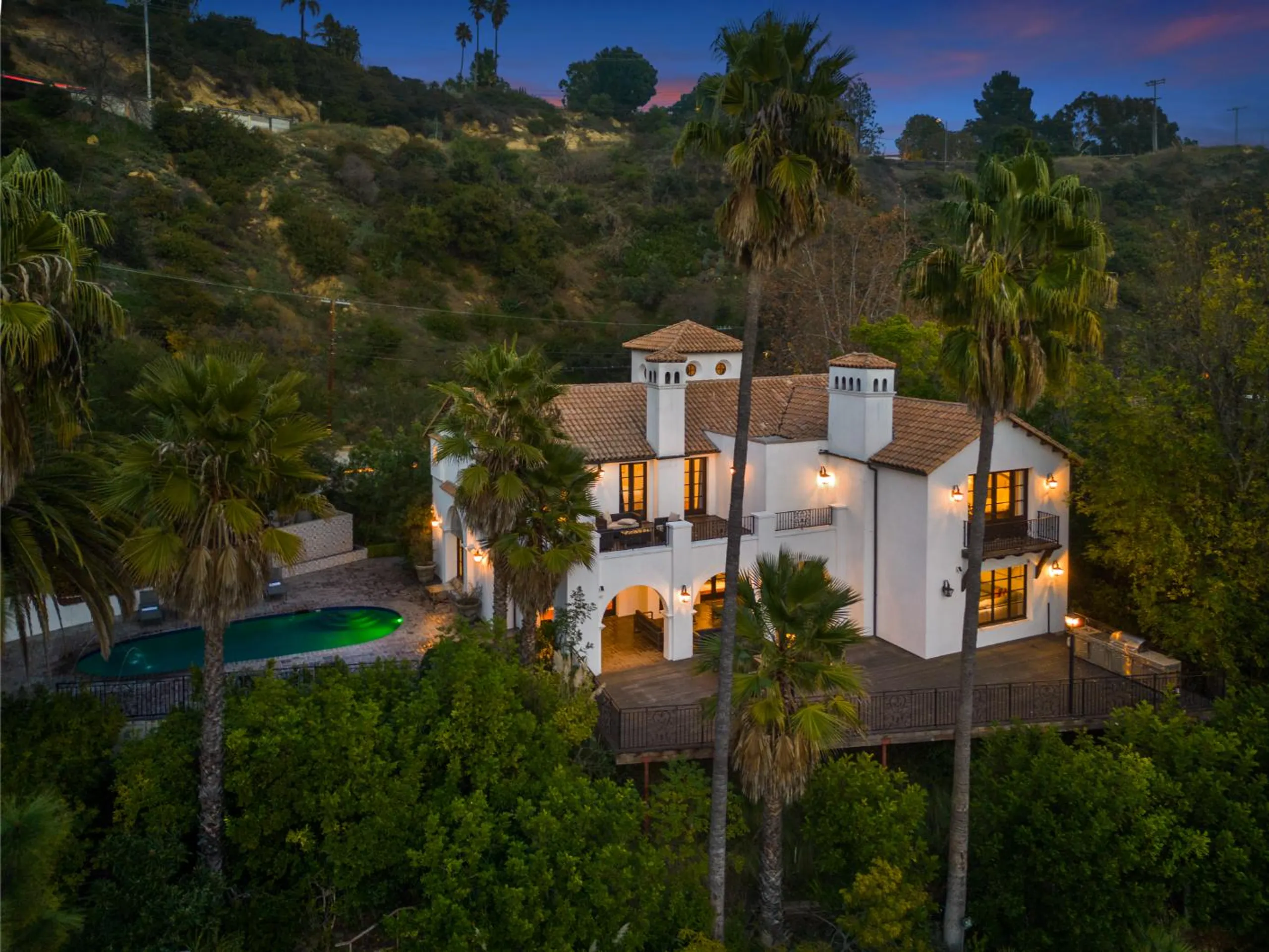 Traditional Spanish Estate with Private Pool — photograph 3