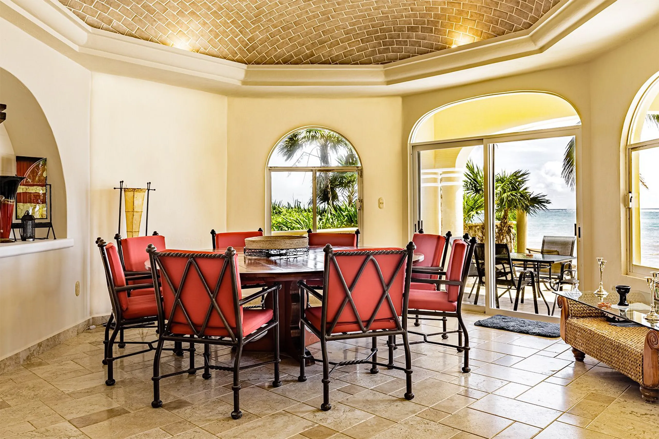 Splendid 8-Bedroom Beachfront Villa in Tankah, Tulum with Ocean Views & Cenote Access — photograph 7