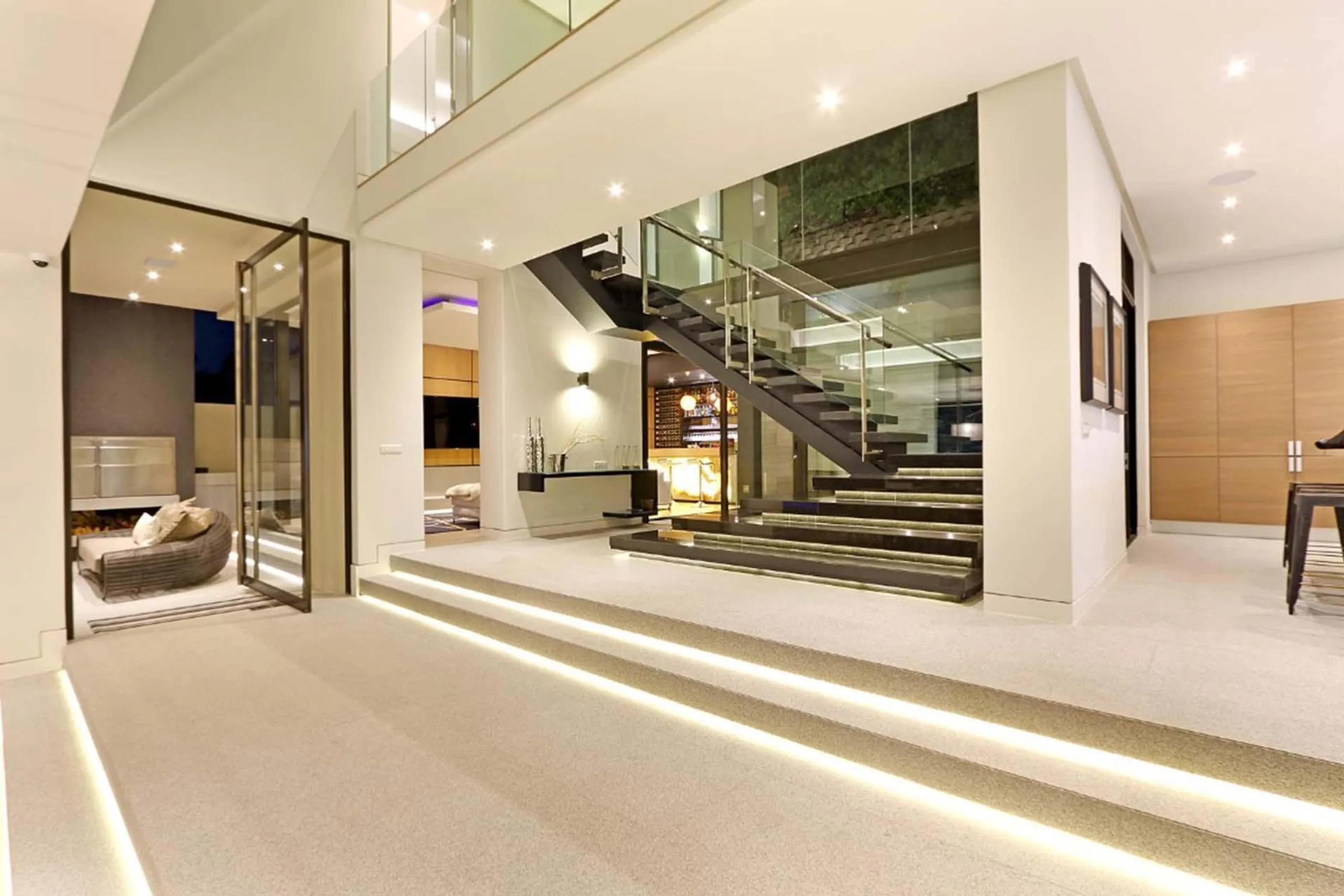 Magnificent Modern Contemporoary Villa with Sweeping Ocean Views — photograph 10
