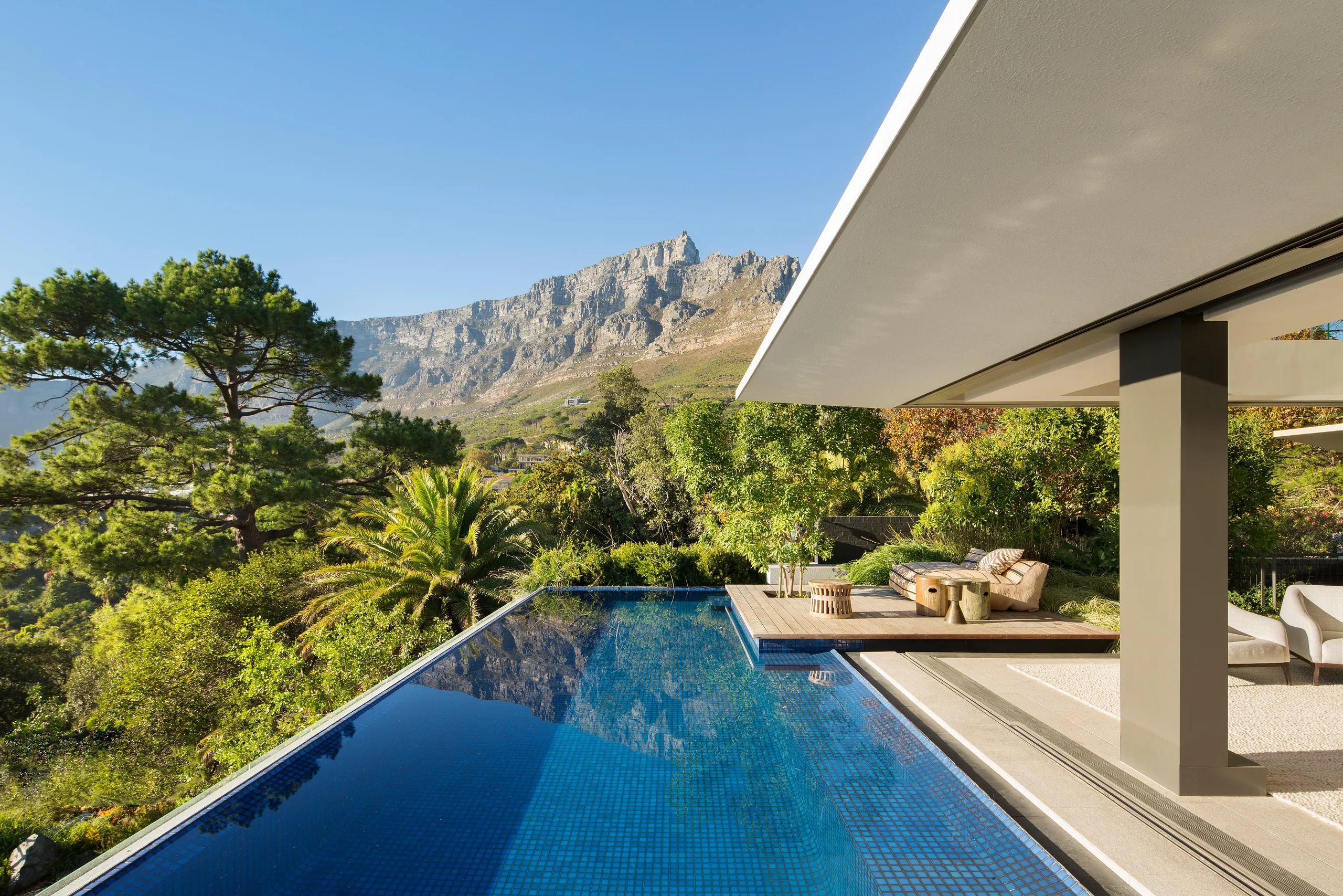 Secluded Luxury Villa with Breathtaking Views — photograph 3
