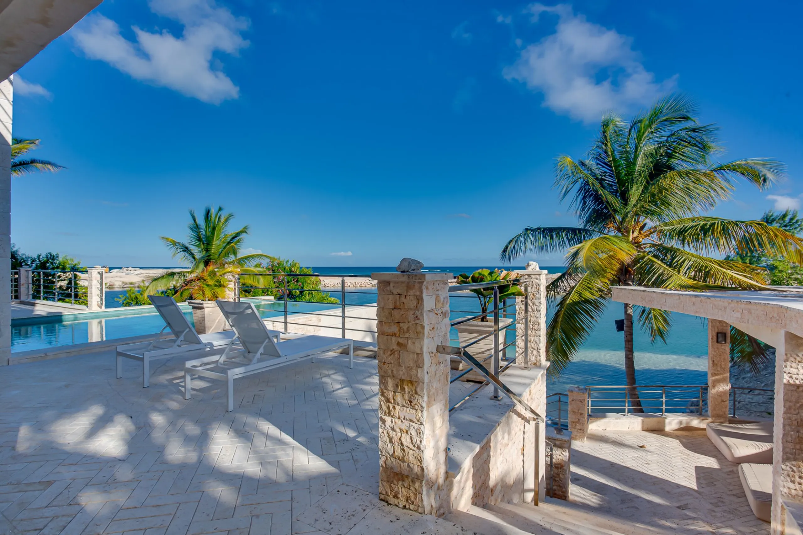 Majestic 11-Bedroom Beachfront Villa with Private Infinity Pool, and Private Beach — photograph 12