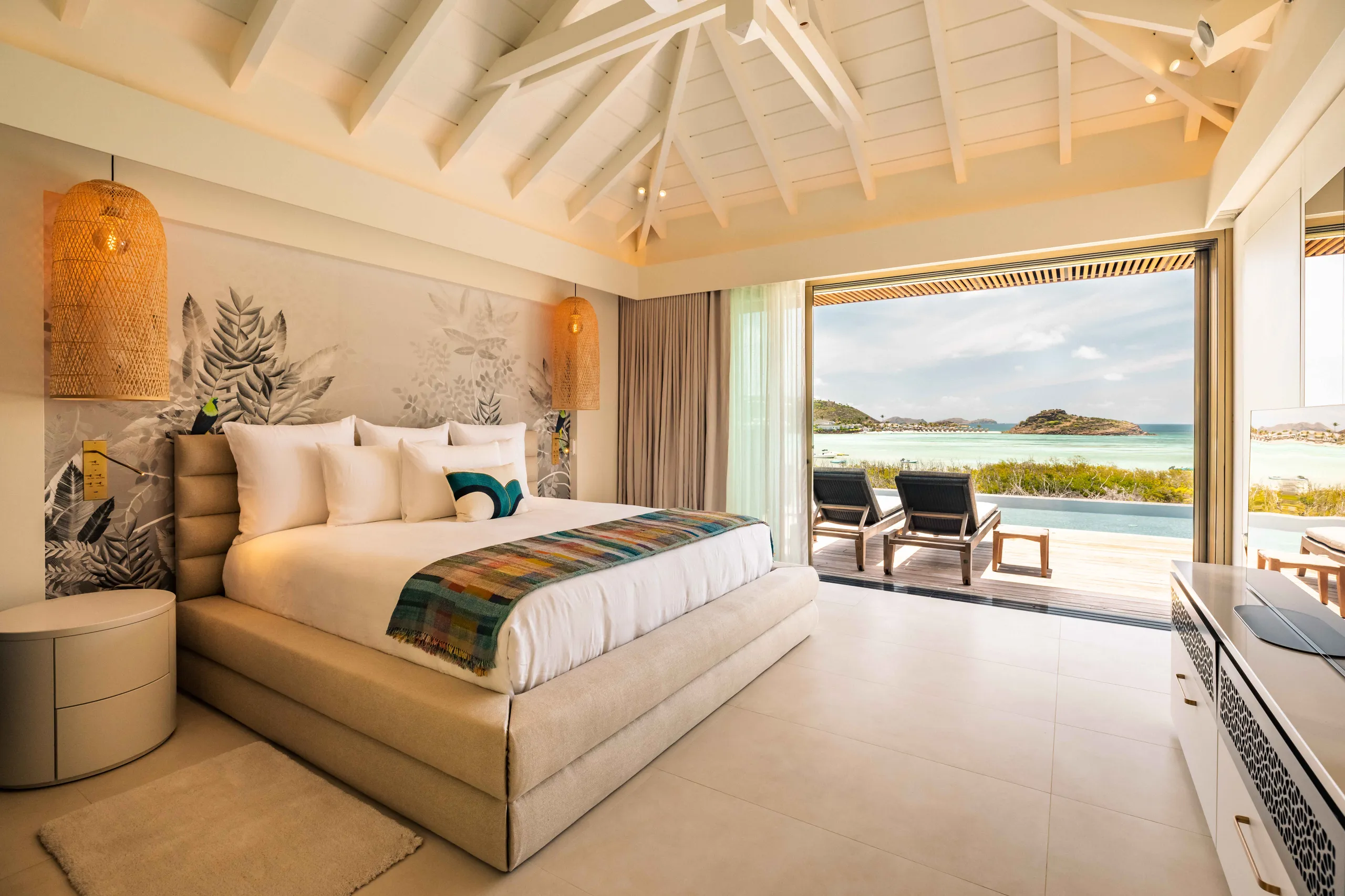 Modern 3BR Villa with Private Pool, Bar & Grand Cul-de-Sac Views — photograph 8