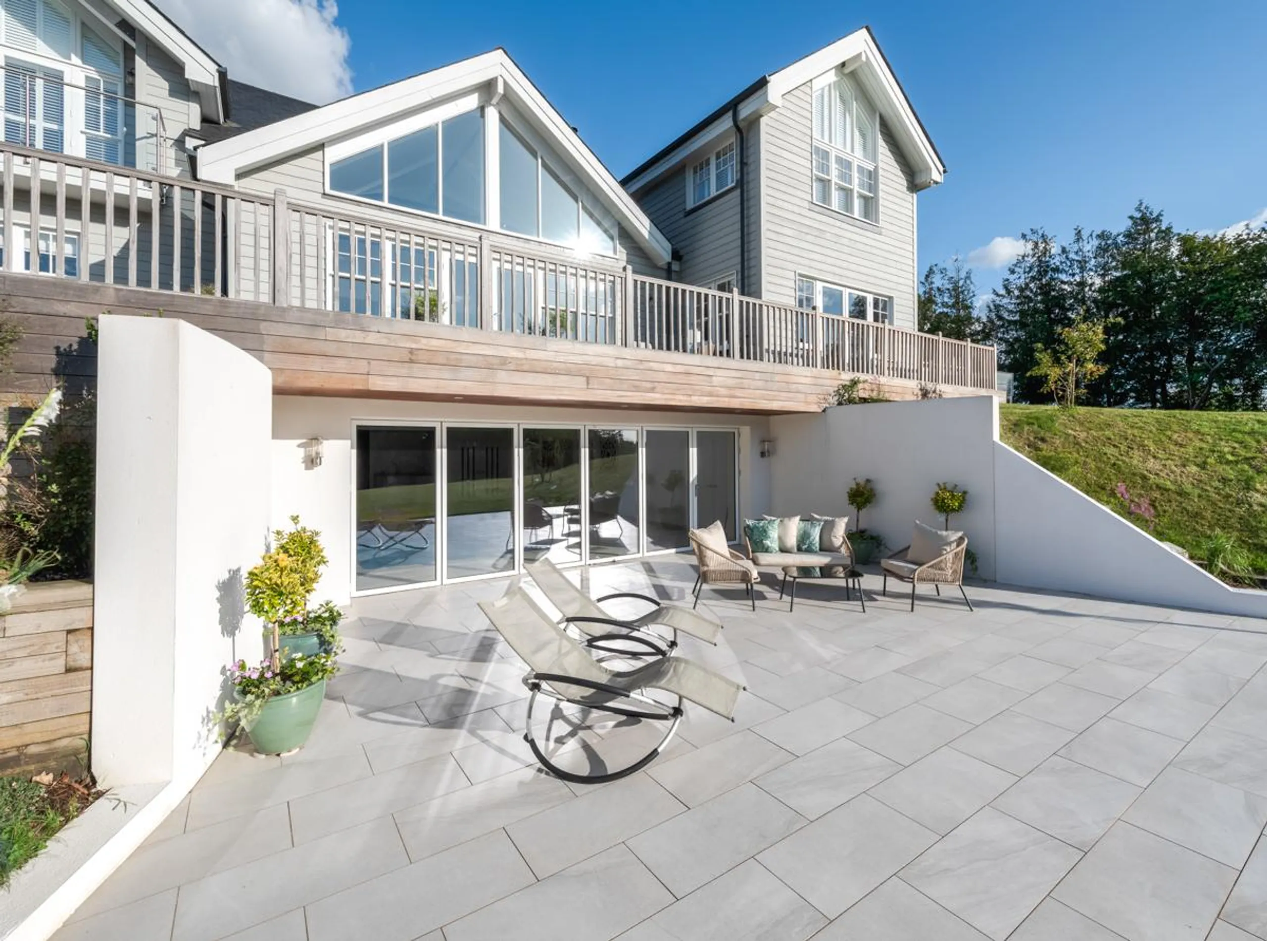 Luxurious Newly-Built Villa with Indoor Pool and Countryside Views — photograph 9