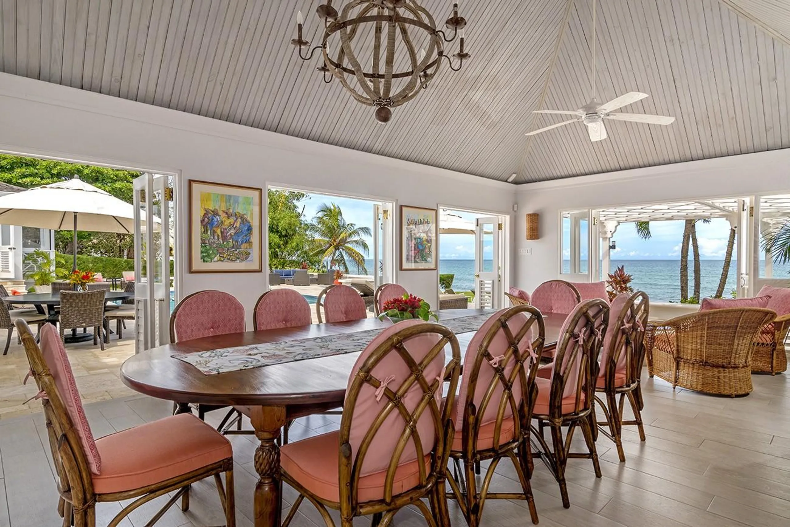 Elegant Beachfront Villa in Montego Bay with Private Pool and Hot Tub — photograph 9