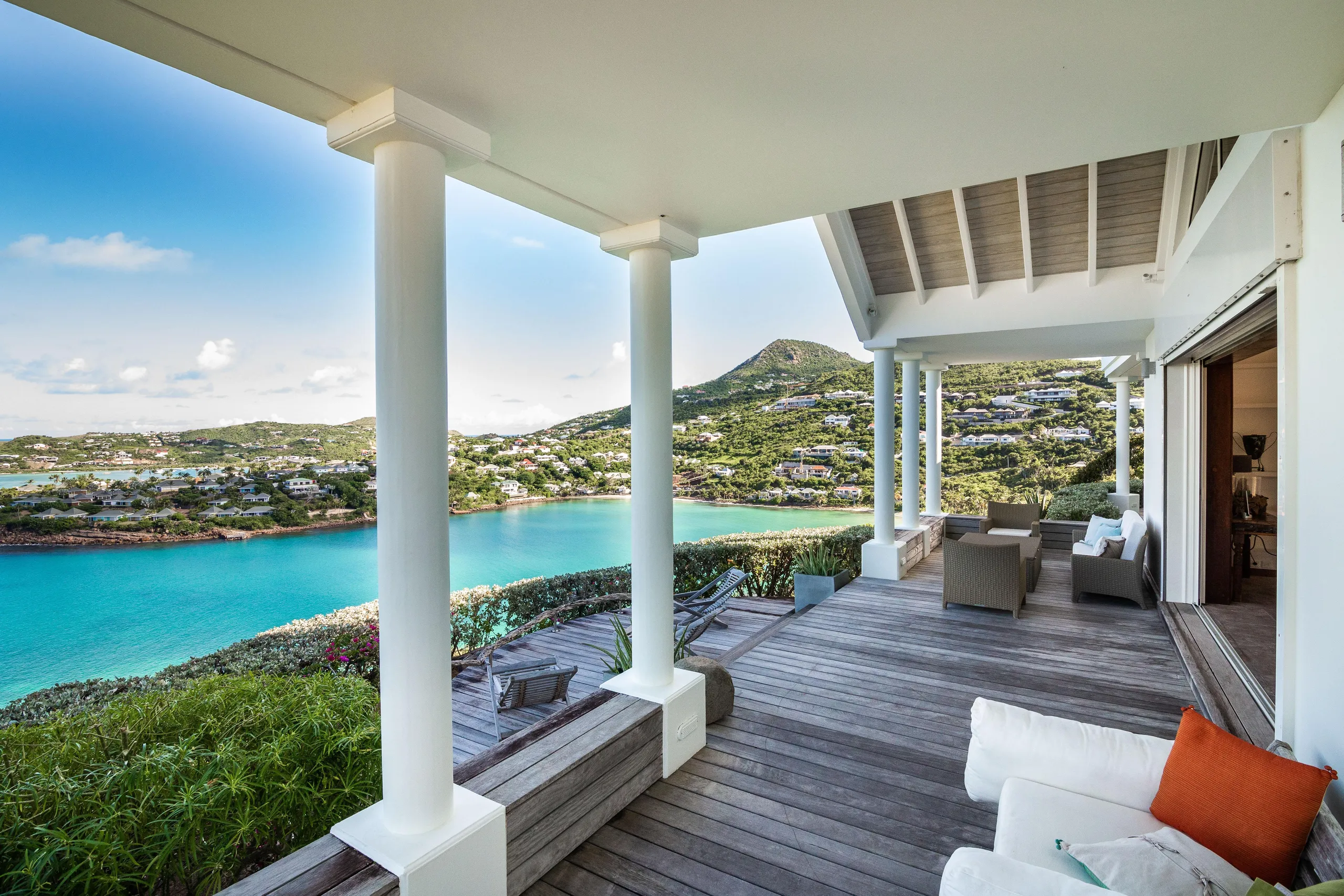 Magnificent Paradise Estate with Private Pool and Walks to Beach — photograph 6