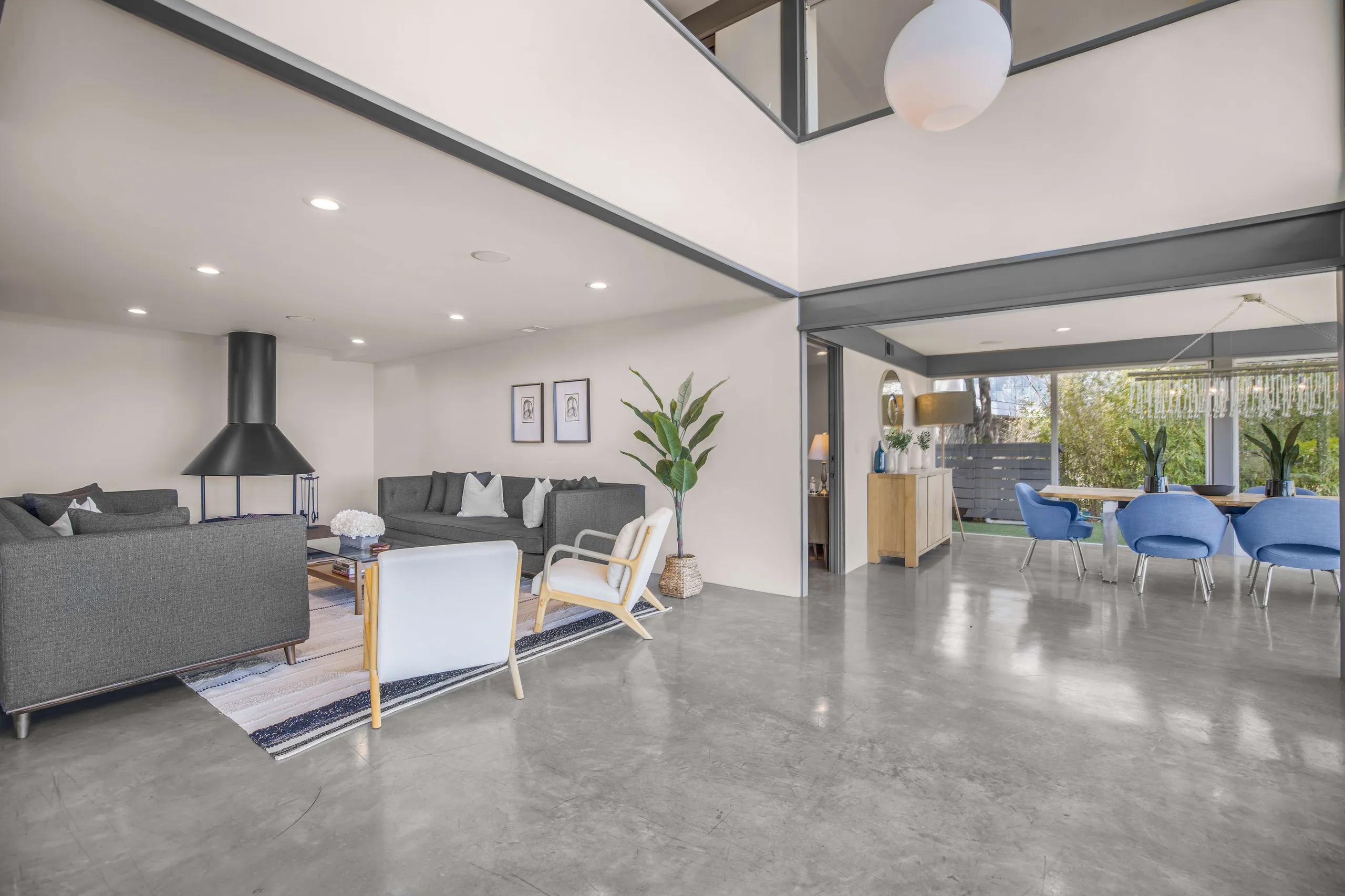 Stylish Hollywood Hills Retreat with Pool, Open-Concept Design, & 360° Rooftop Views — photograph 12