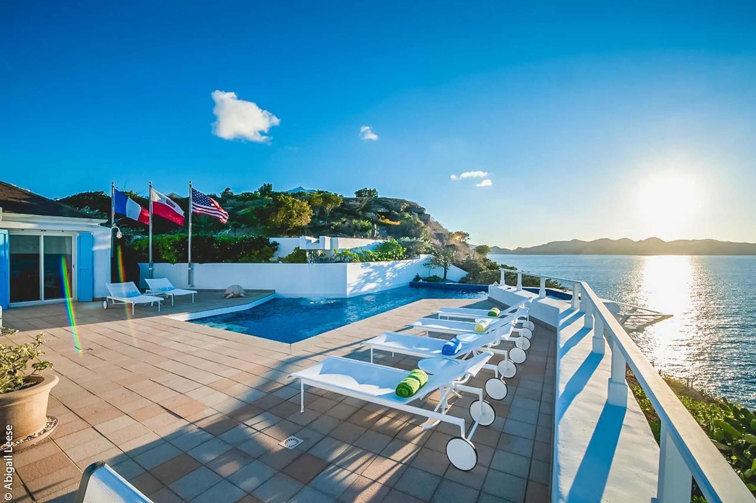 Swanky Seaside Villa with Private Pool and Walks to Beach, Pointe Milou