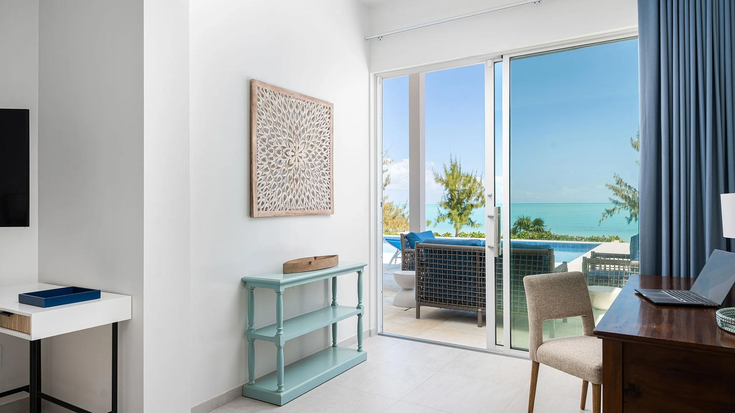 Contemporary Long Bay Beach Villa with Private Pool and Ocean Views — photograph 11