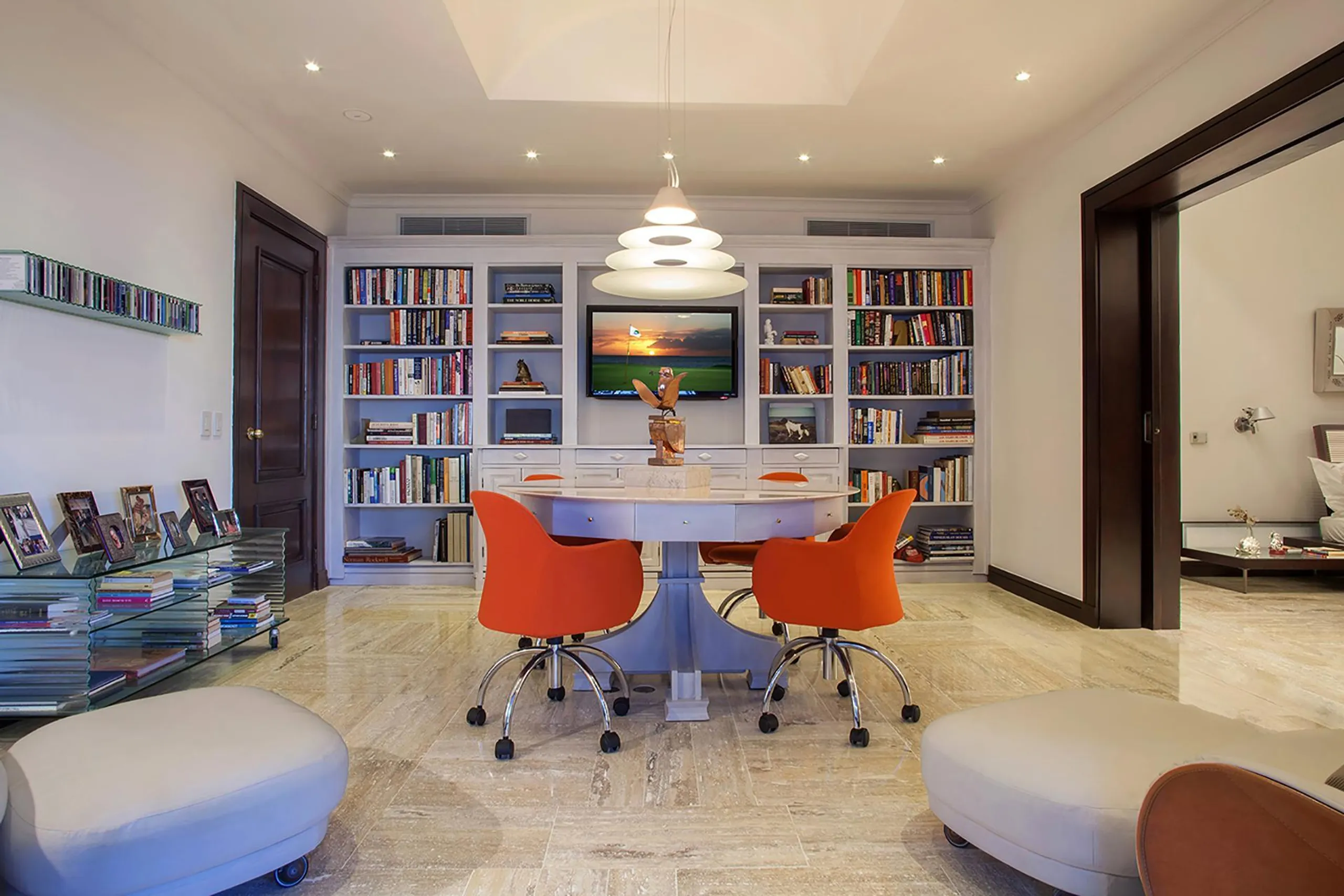 Sophisticated 4BR Villa with Swimming Pool and Oceanside Views — photograph 11